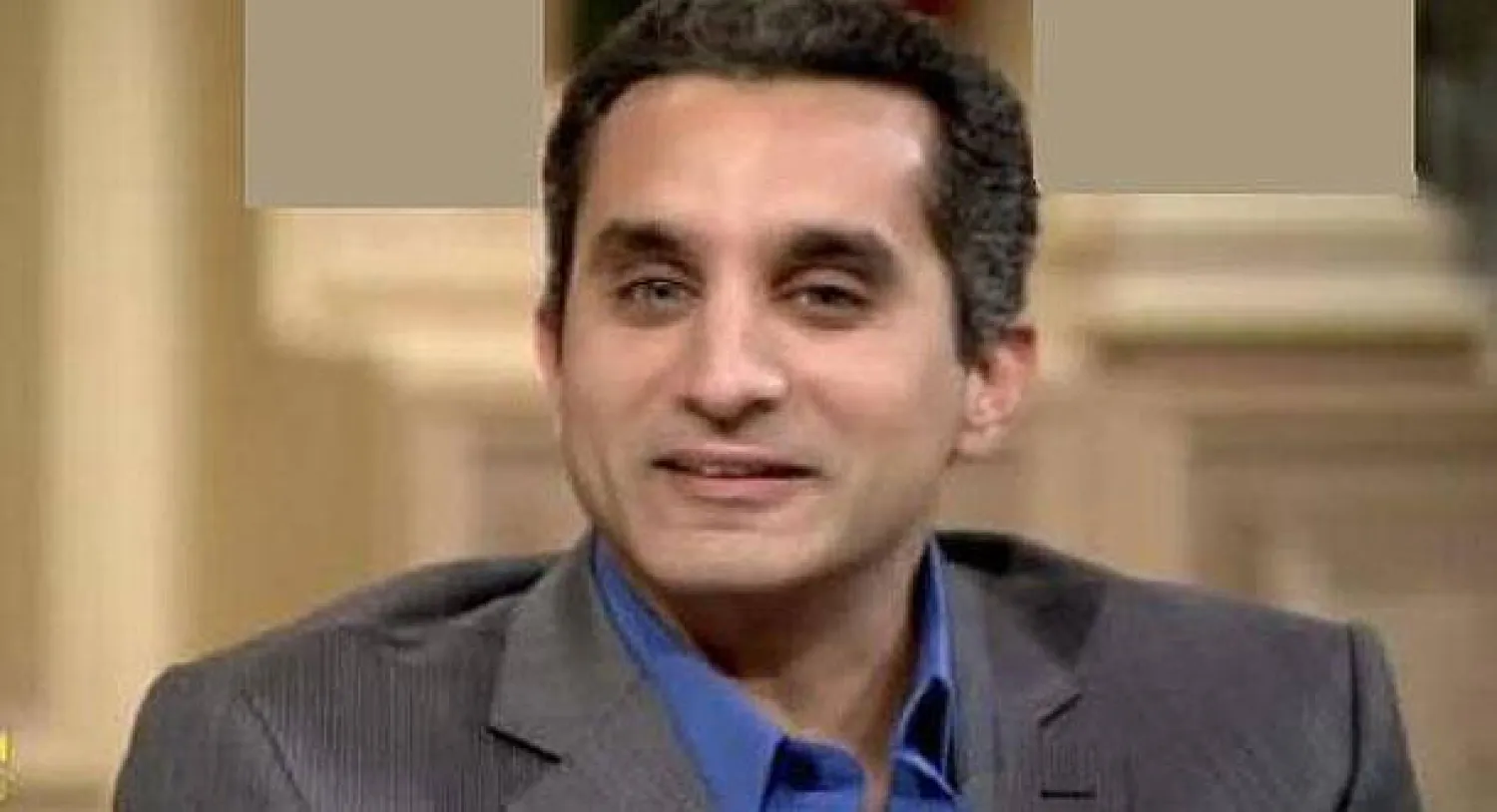 الإعلامي الساخر باسم يوسف يرفع سقف النقد في مصر ويثير الجدل من جديد
