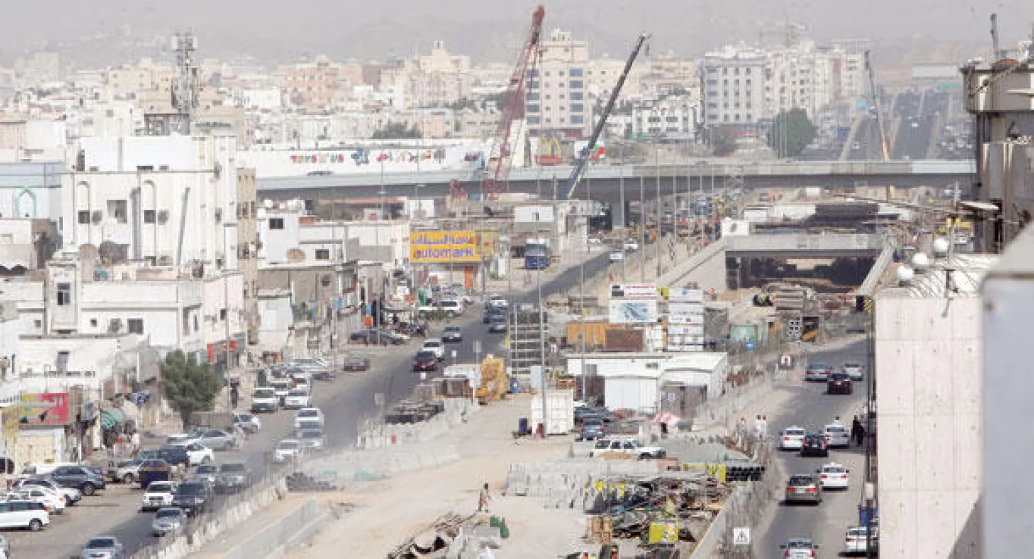 جانب من أحد المشاريع الحكومية في جدة («الشرق الأوسط»)