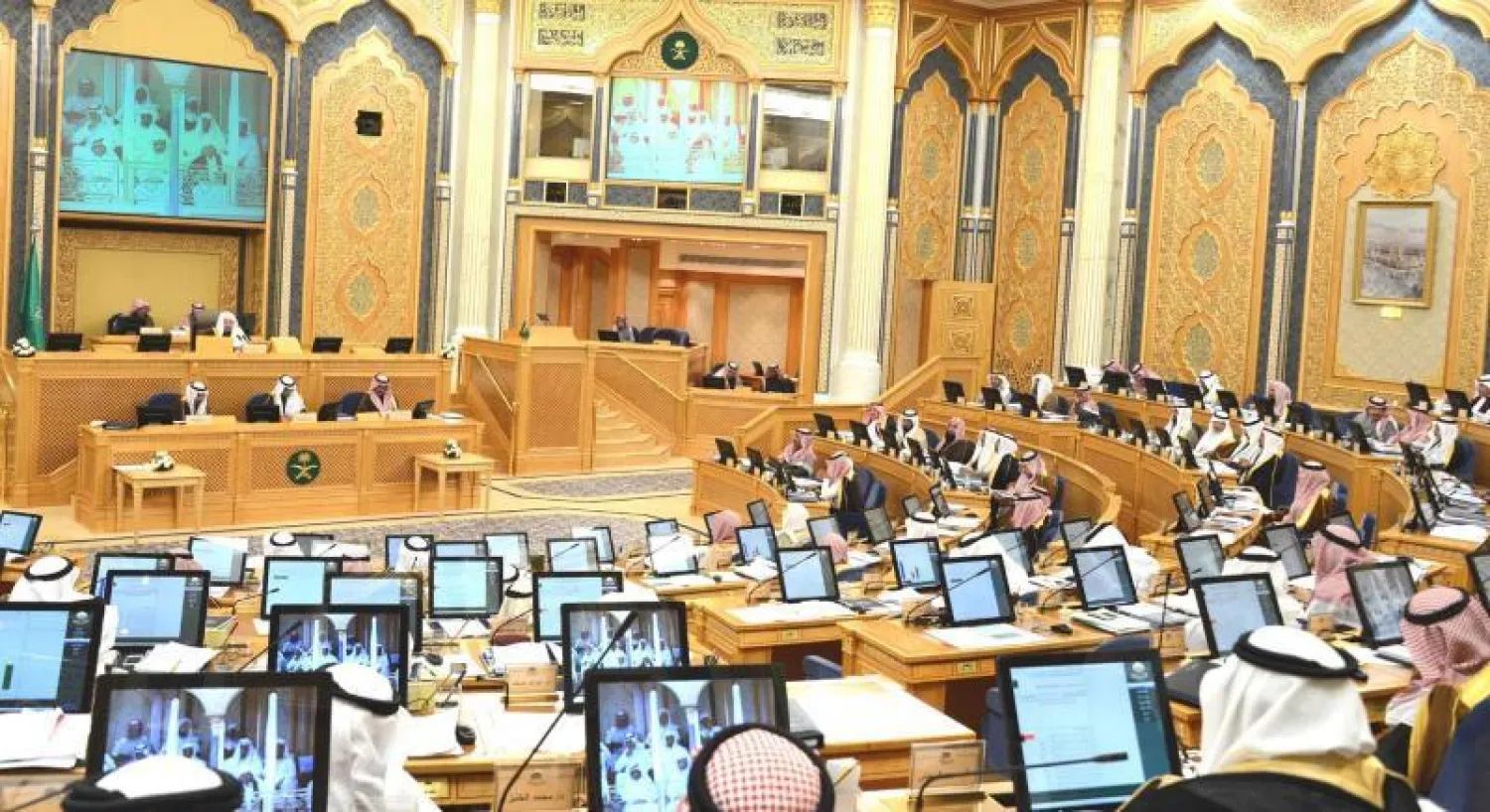 الشورى يطالب بتحريك دعوى جزائية ضد من يقدح ويقذف في وسائل الإعلام