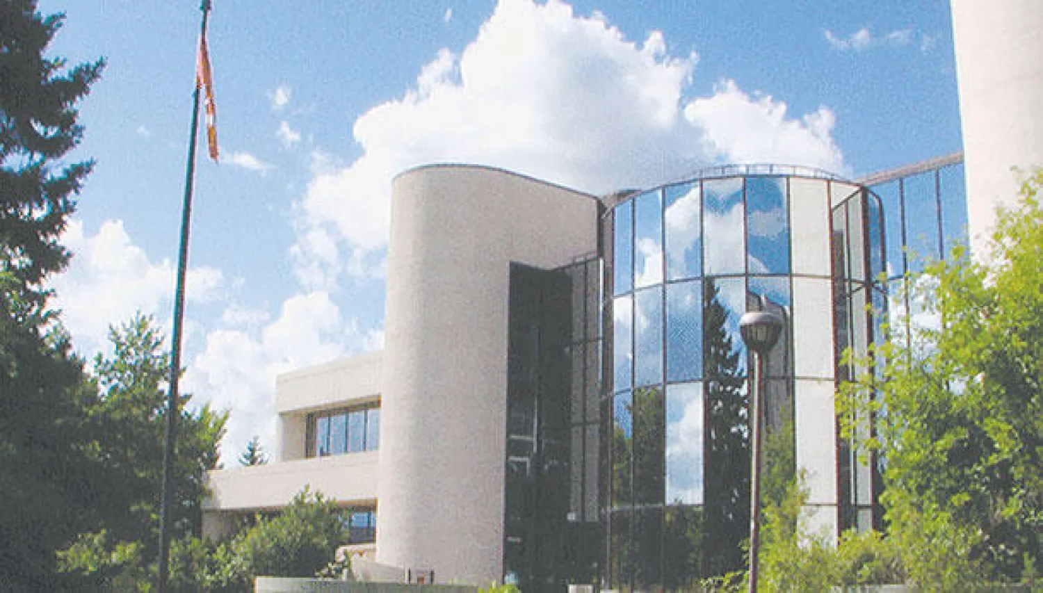 نافذة على جامعة