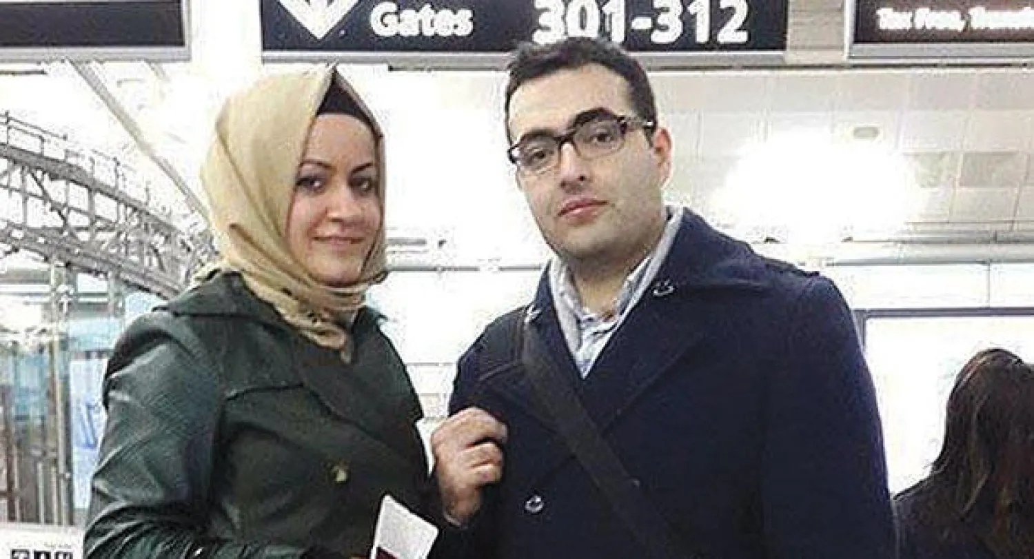 ماهر زينالوف مع زوجته قبل مغادرتهما اسطنبول أول من امس