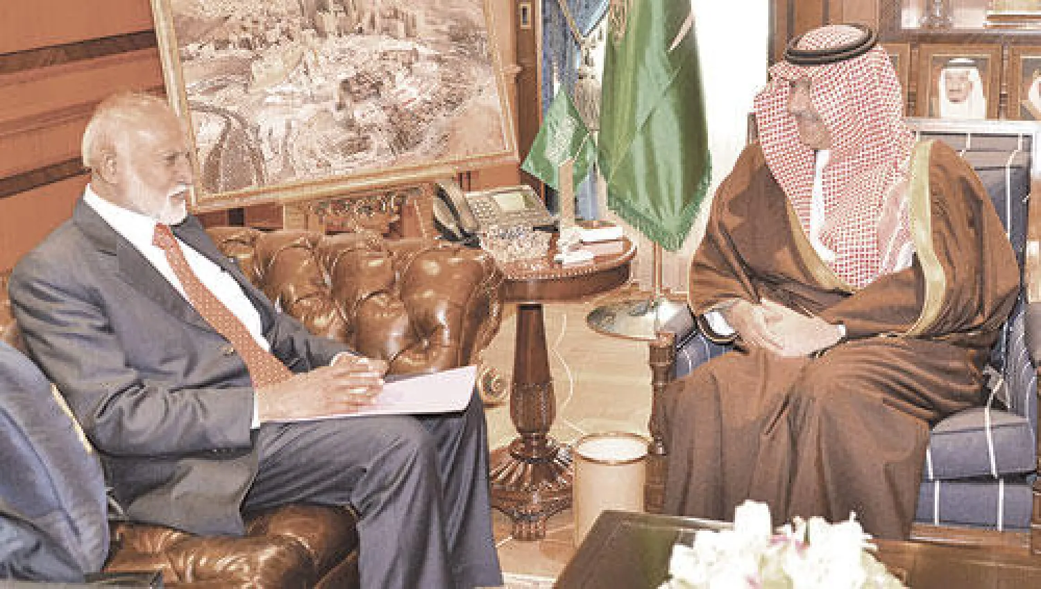 نائب وزير الخارجية السعودي لدى لقائه المسؤول السيرلانكي، في الرياض، أمس (واس)