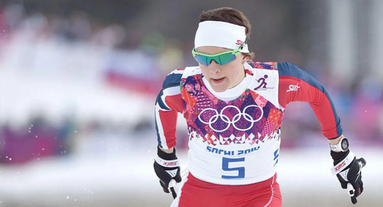 النرويجية فالا تتصدر منافسات تزلج اختراق الضاحية لتتوج بالذهبية (إ.ب.أ)