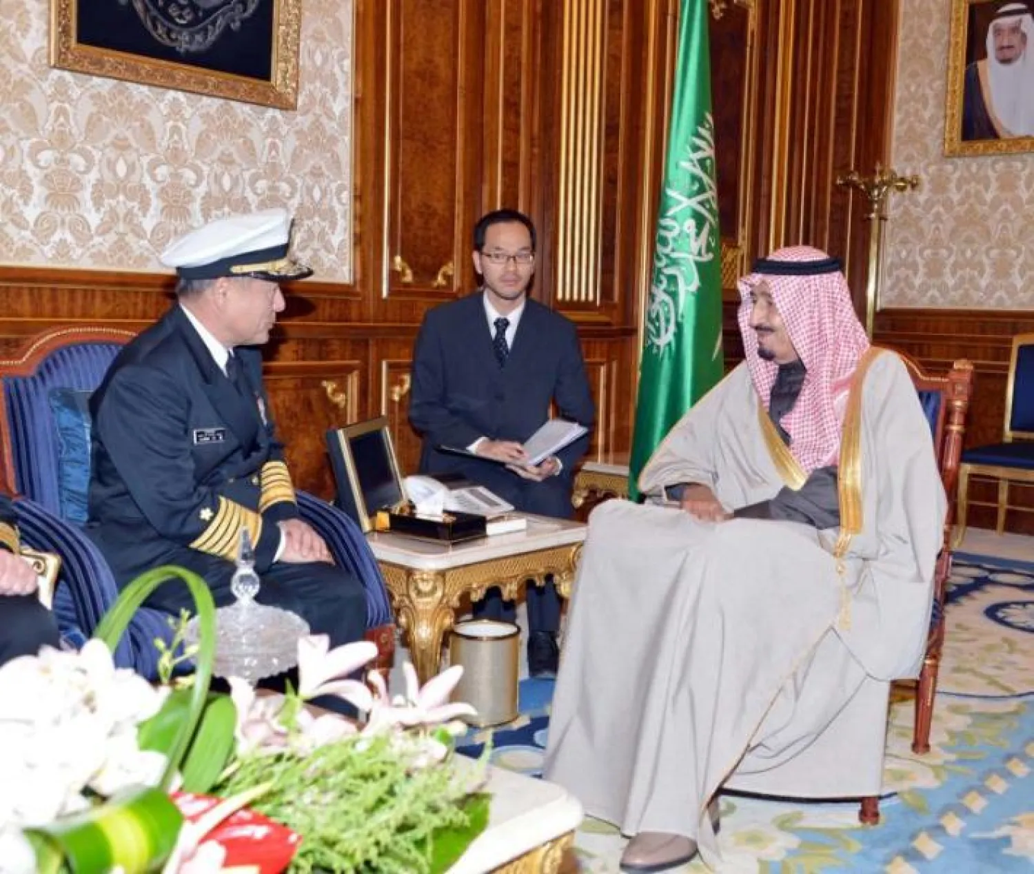 ولي العهد يستقبل رئيس هيئة أركان القوات البحرية اليابانية