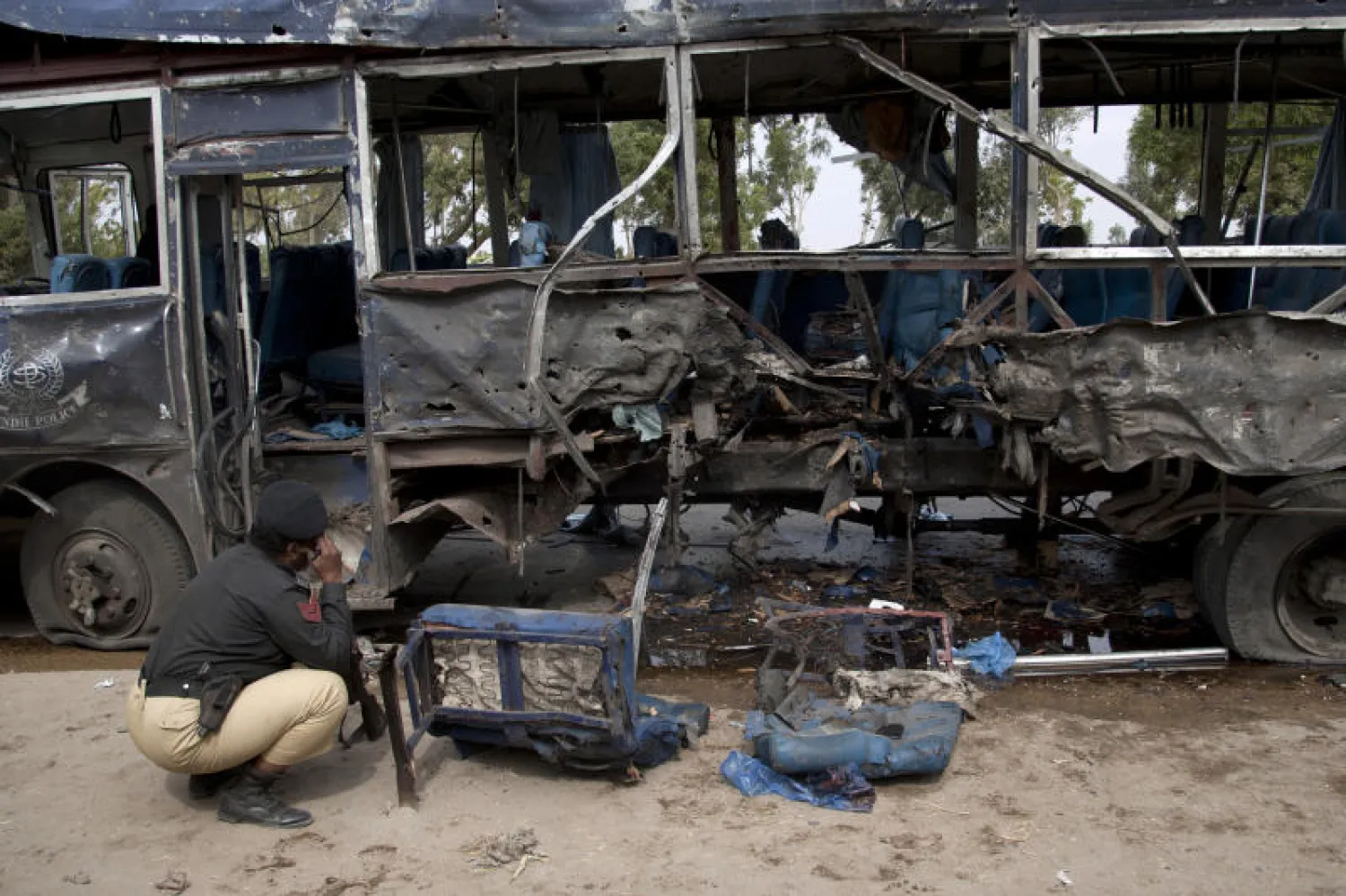 مقتل 11 شرطيا باكستانيا في انفجار سيارة مفخخة في كراتشي