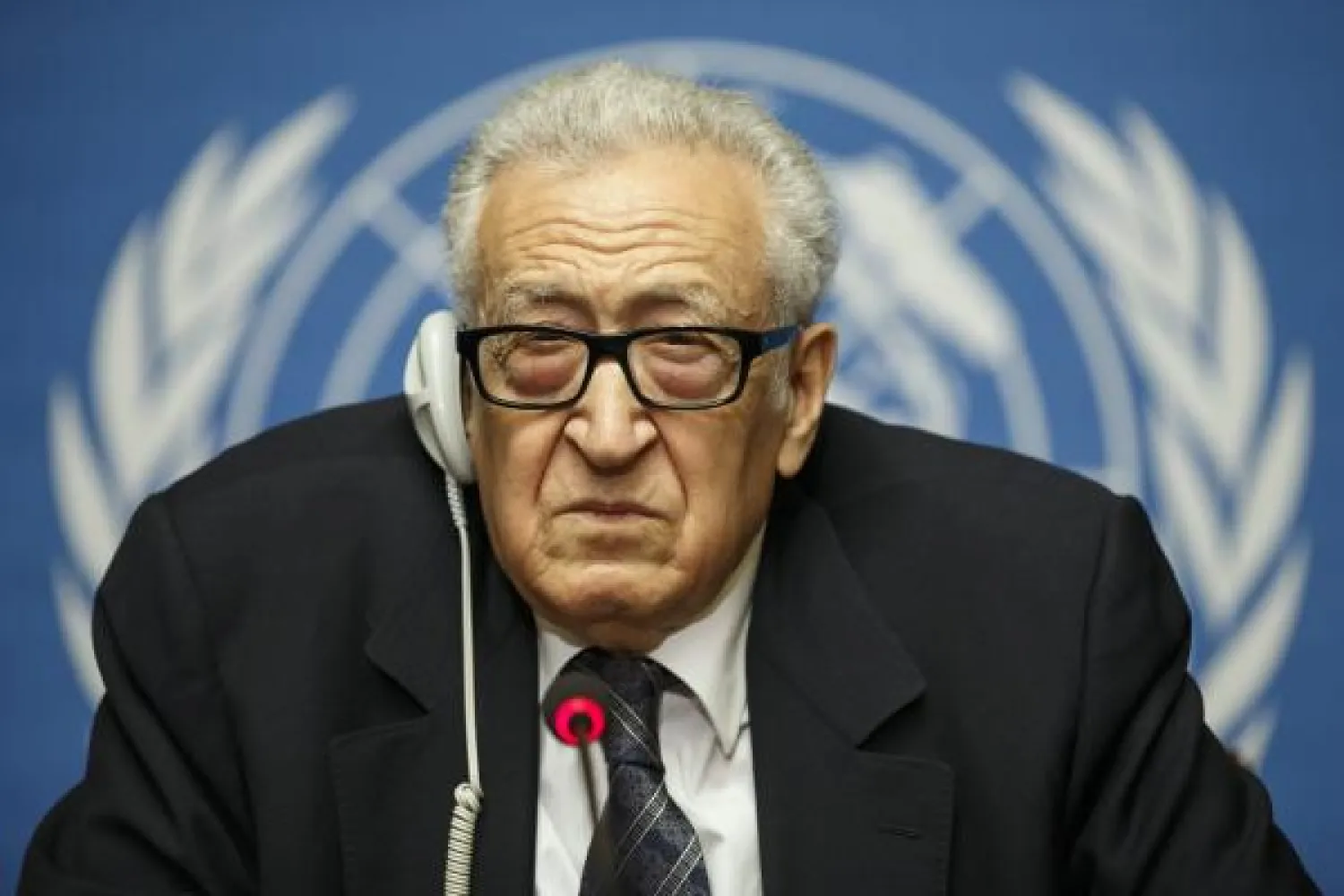 الإبراهيمي يلتقي الوفدين السوريين كلا على حدة.. من دون نتائج لدفع المفاوضات