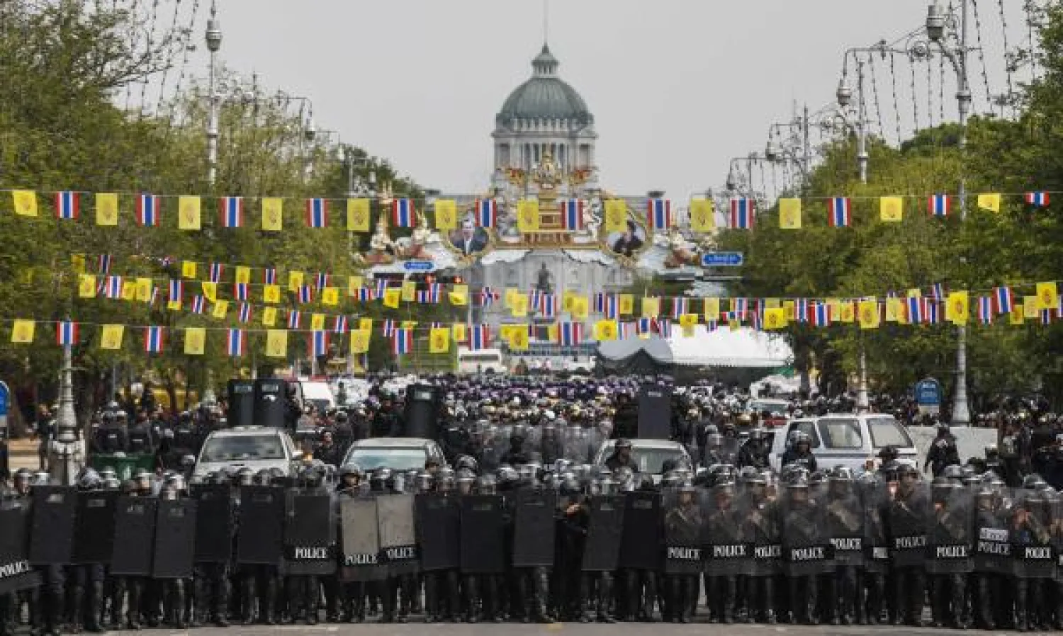 الشرطة التايلاندية تخلي مواقع احتلها متظاهرون في بانكوك