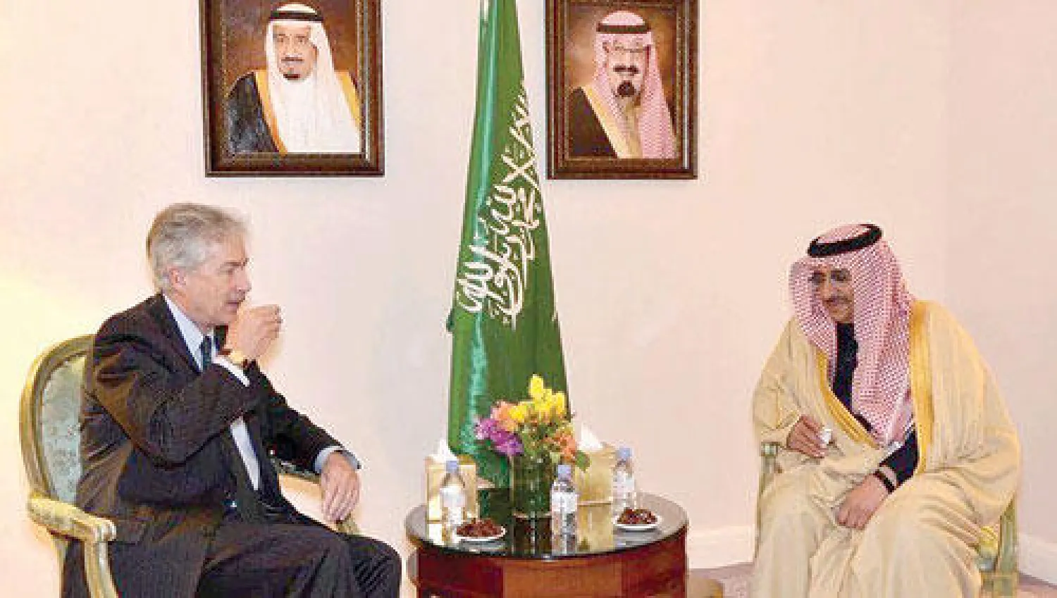 وزير الداخلية السعودي لدى لقائه نائب وزير الخارجية الأميركي في واشنطن أول من أمس (واس)