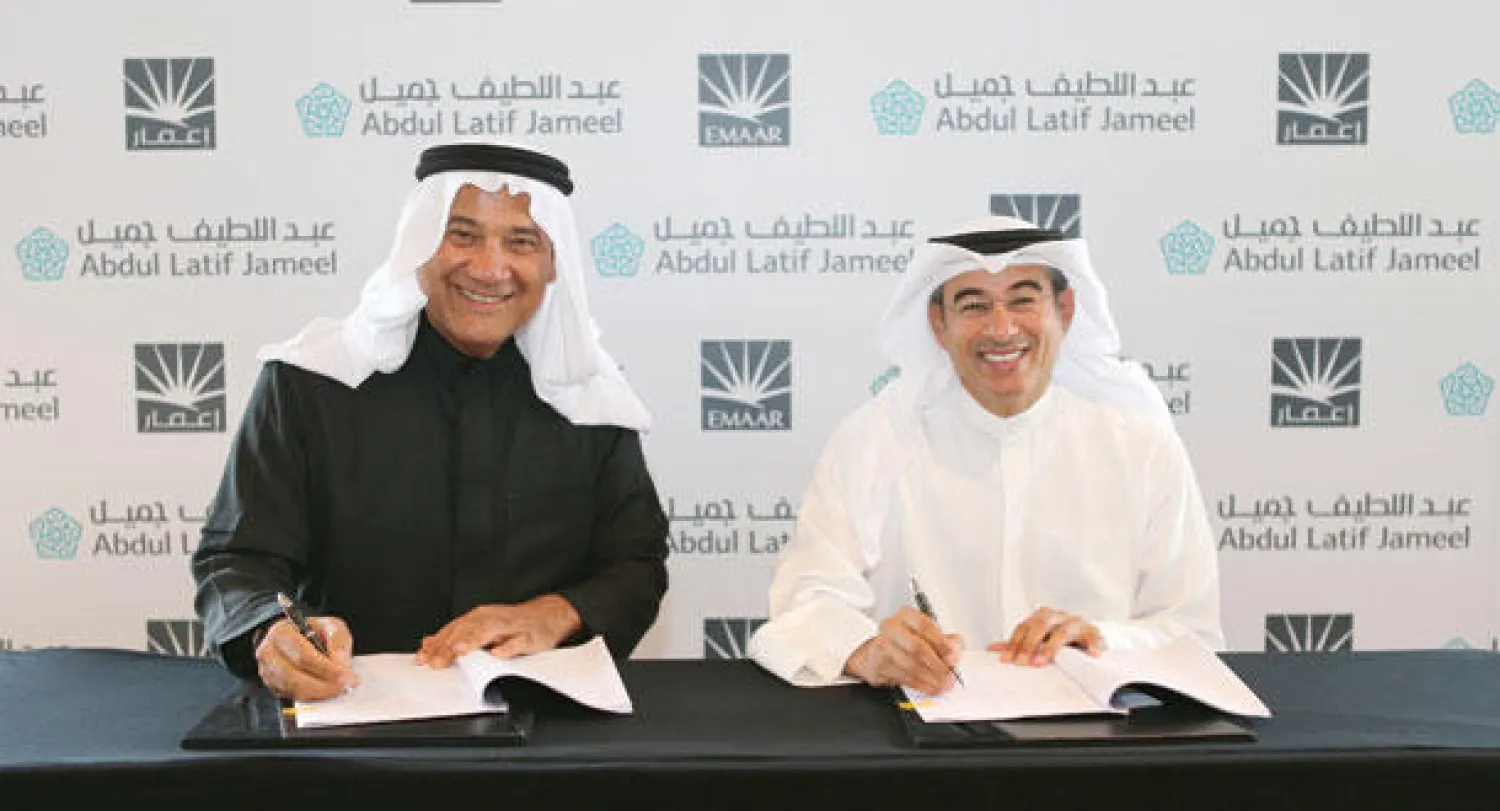 جميل والعبار خلال توقيع مذكرة التفاهم ({الشرق الأوسط})