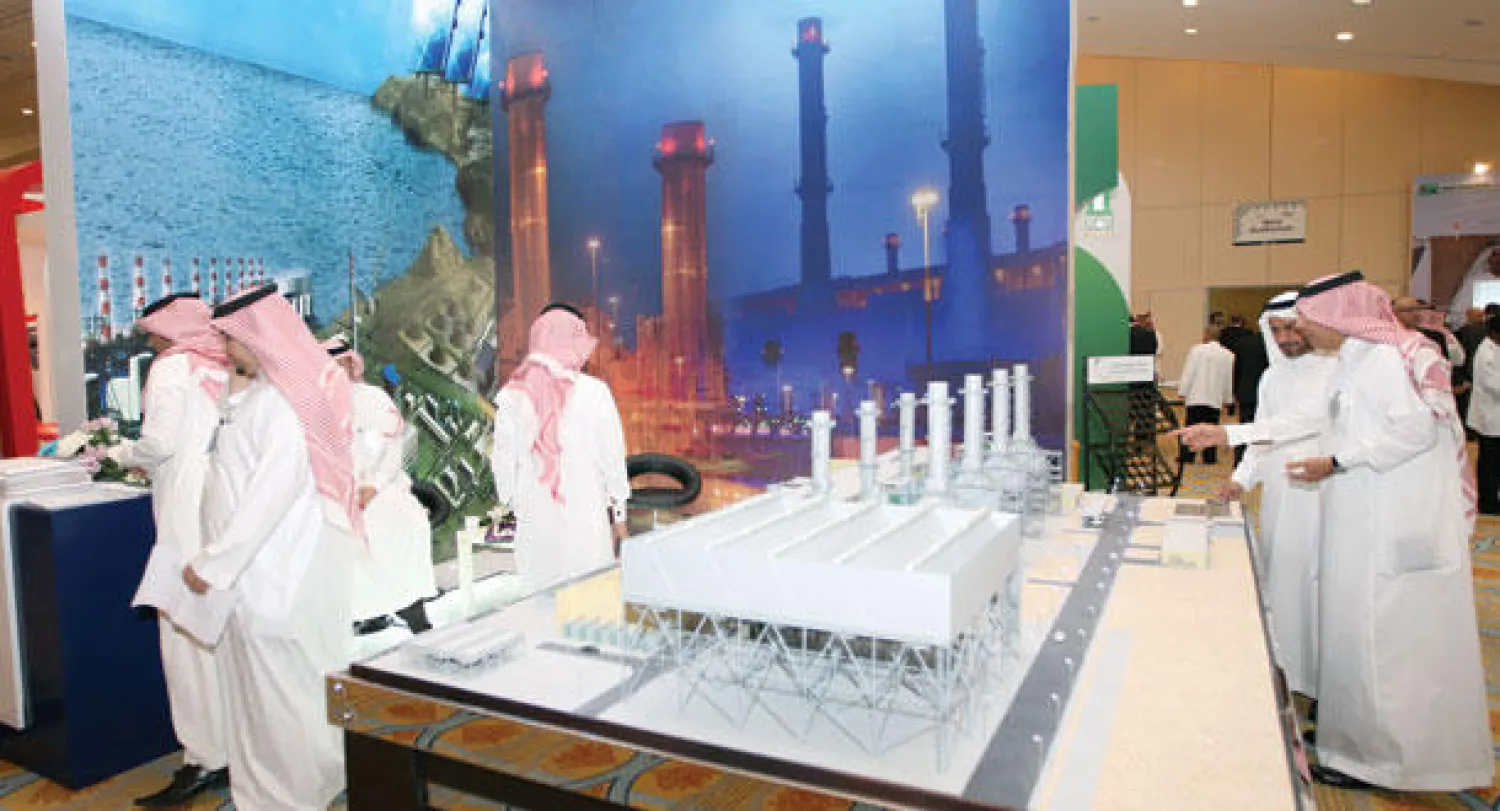 دشنت الشركة السعودية للكهرباء أول محطة توليد للكهرباء من الطاقة الشمسية في جزيرة فرسان 2011 بالتعاون مع شركة «شوا شل اليابانية» («الشرق الأوسط»)