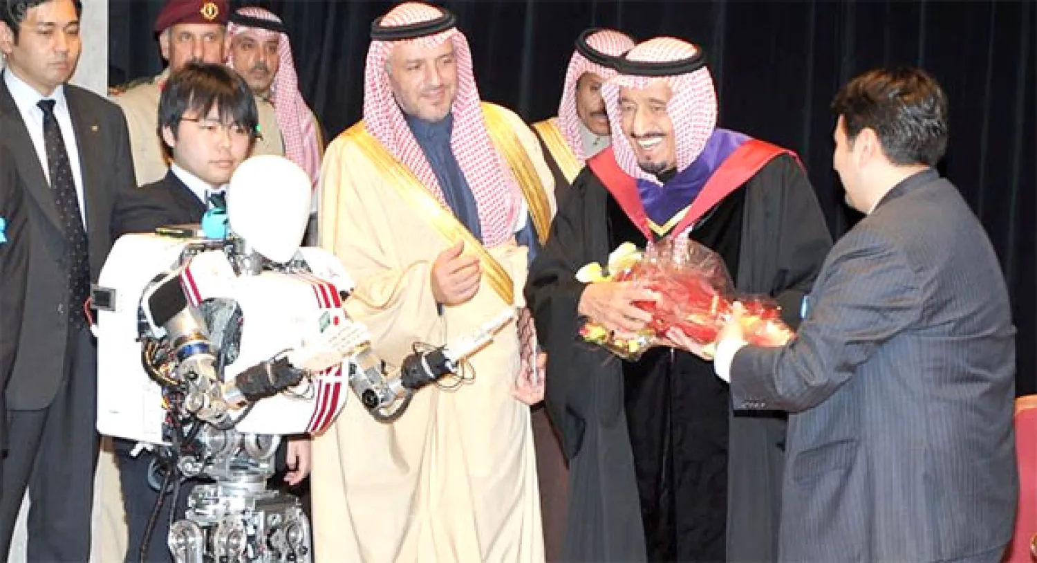 ولي العهد يتسلم شهادة الدكتوراه من جامعة واسيدا - واس