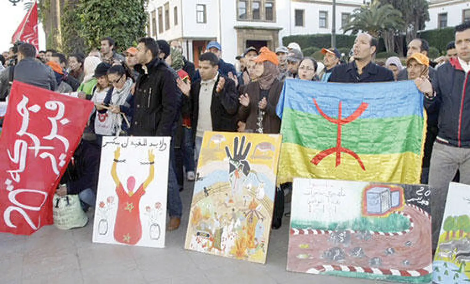 جانب من مظاهرة مساء اول من امس في الرباط بمناسبة مرور ثلاث سنوات على انطلاق حركة « 20 فبراير» ( تصوير: مصطفى حبيس)