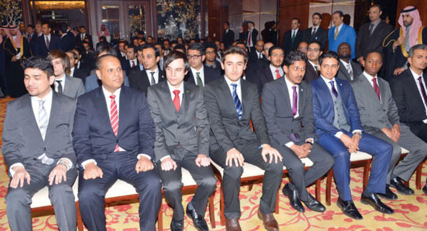 الطلاب السعوديون المتفوقون في الجامعات اليابانية خلال تكريمهم أمس (واس)