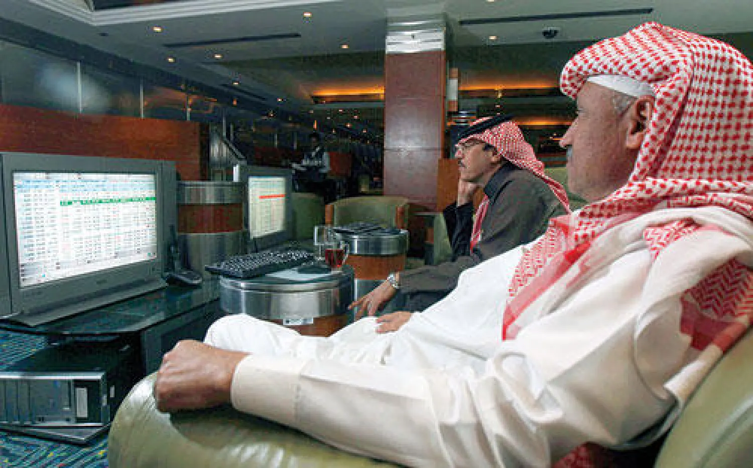 في قفزة تاريخية جديدة.. الأسهم السعودية تخترق حاجز تسعة آلاف نقطة