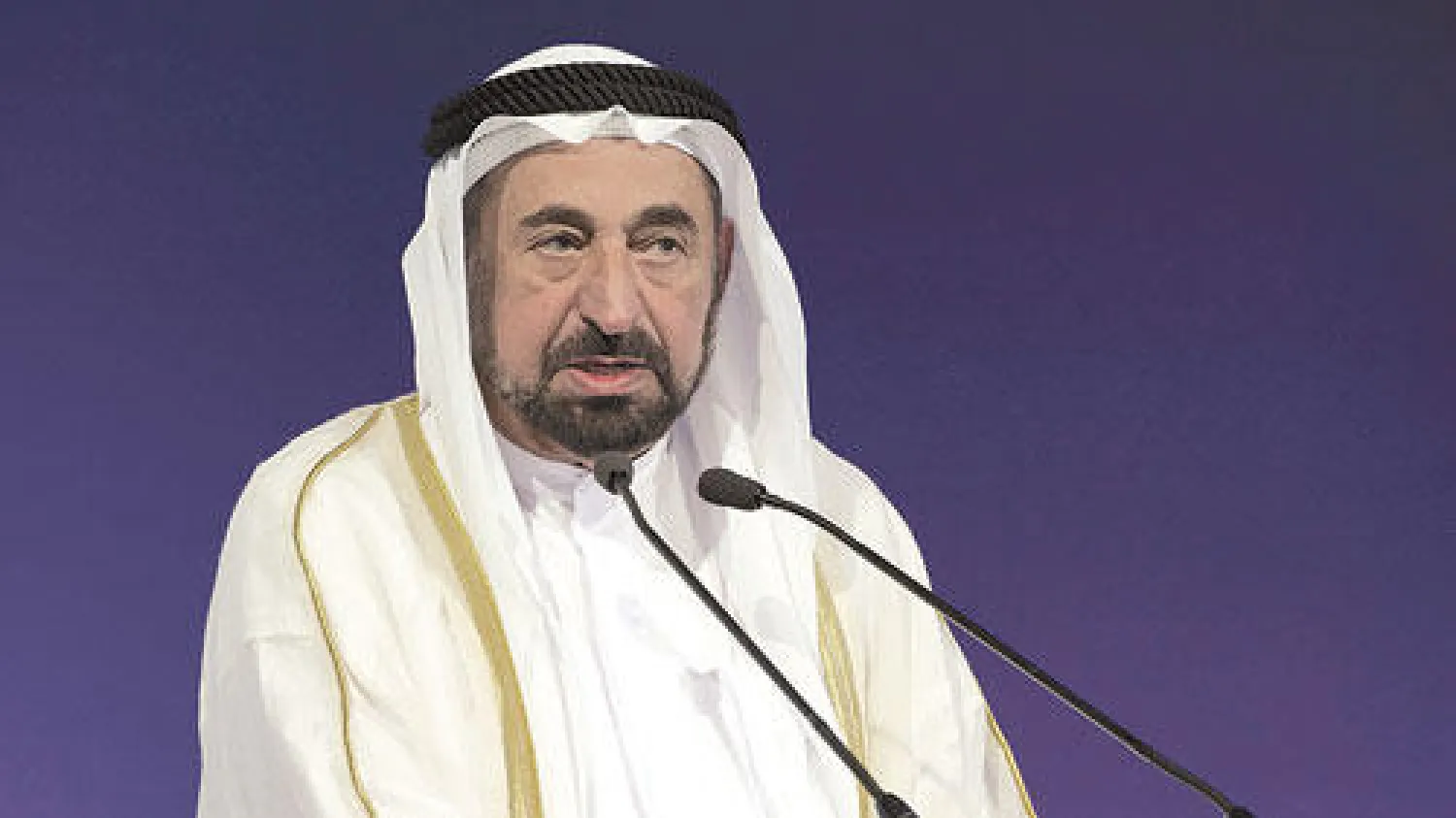 الشيخ القاسمي يلقي كلمته في منتدى الاتصال الحكومي («الشرق الأوسط»)