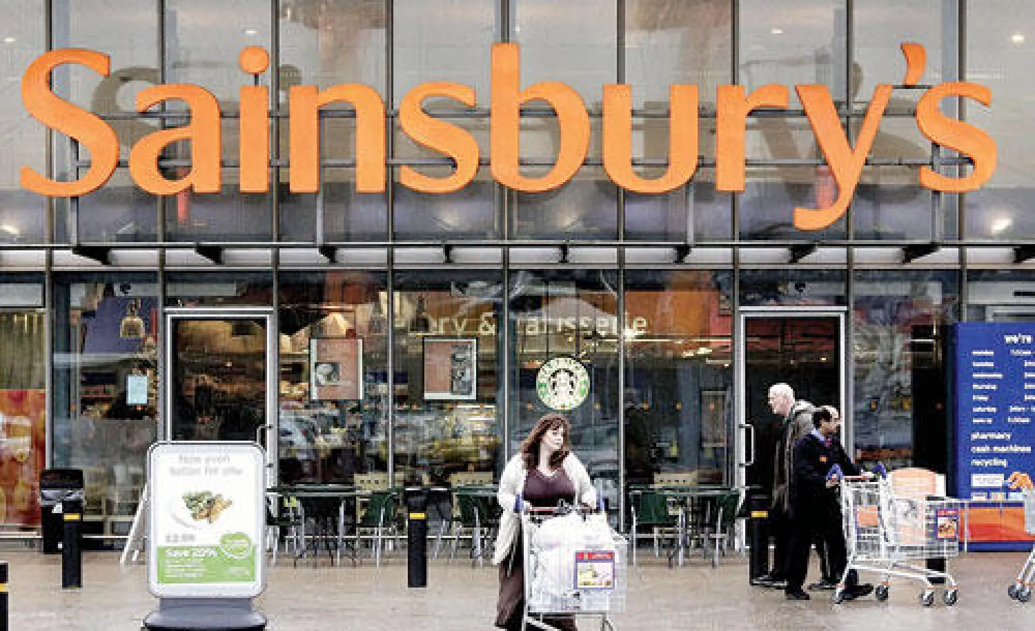 أحد متاجر {سانسبيري} في العاصمة البريطانية لندن ({الشرق الأوسط})