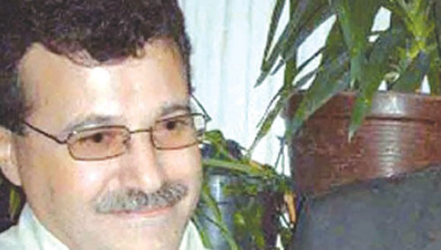 المعارض والكاتب السوري البارز أكرم البني