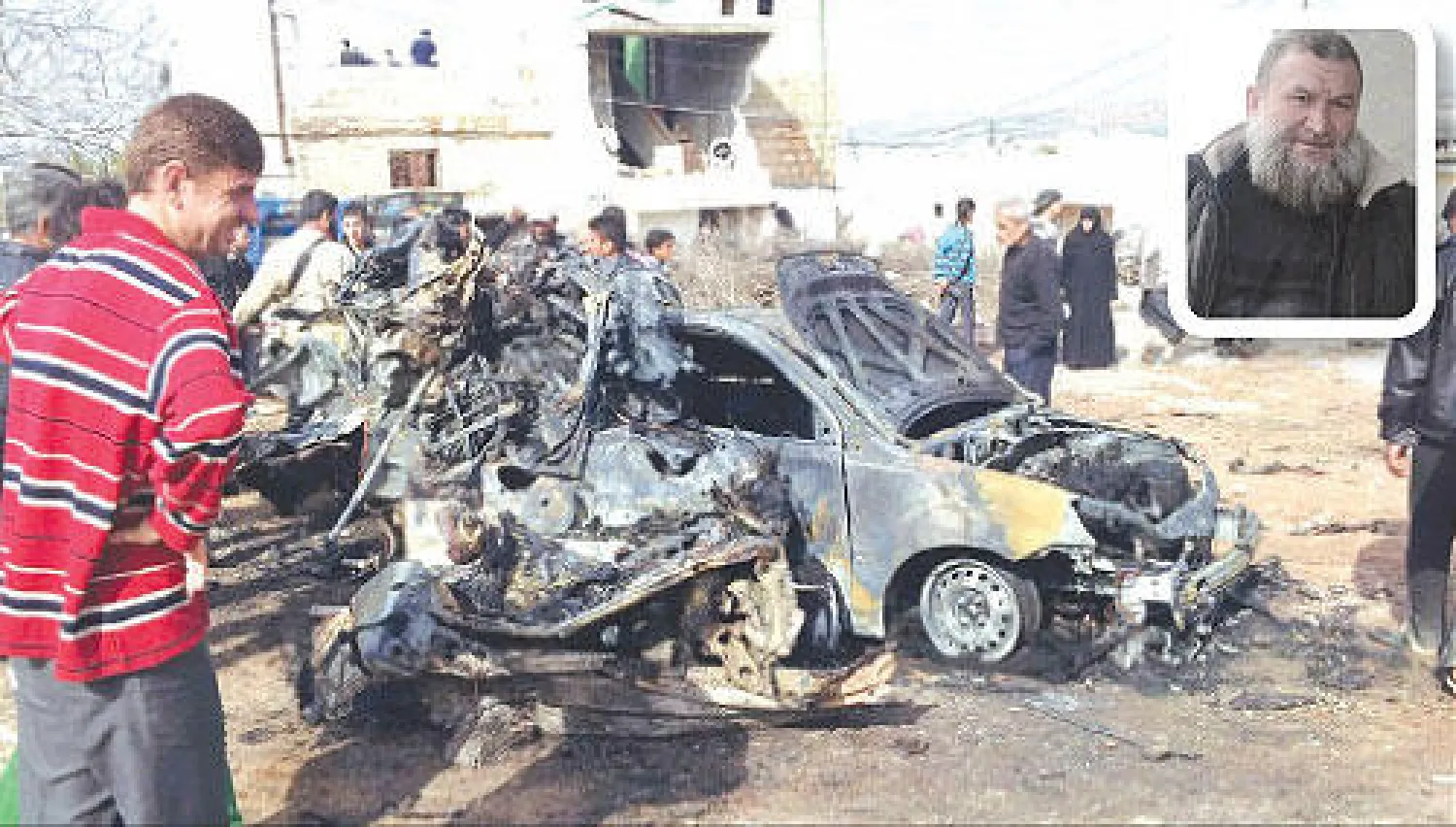 سوريون يعاينون الدمار الذي خلفه هجوم بسيارة ملغومة استهدف مستشفى في بلدة أطمة شمال سوريا أمس (رويترز)، وفي الإطار صورة يعتقد أنها للجهادي أبو خالد السوري (أ.ف.ب)