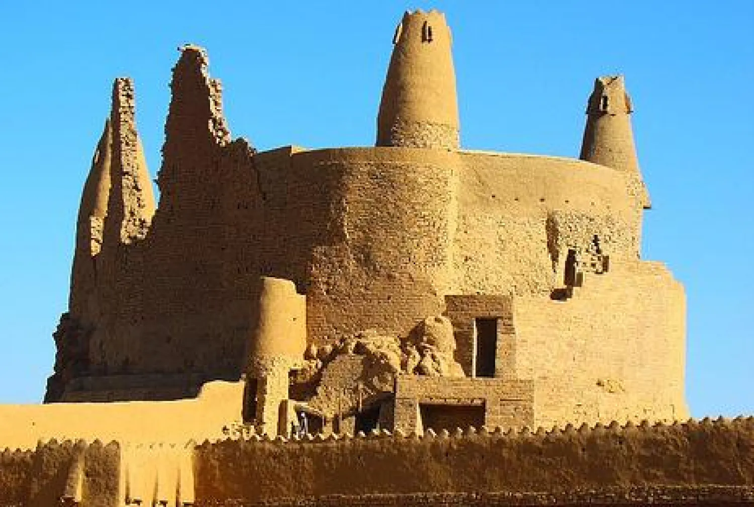 في الجنادرية.. حديث عن أقدم قلعة في التاريخ