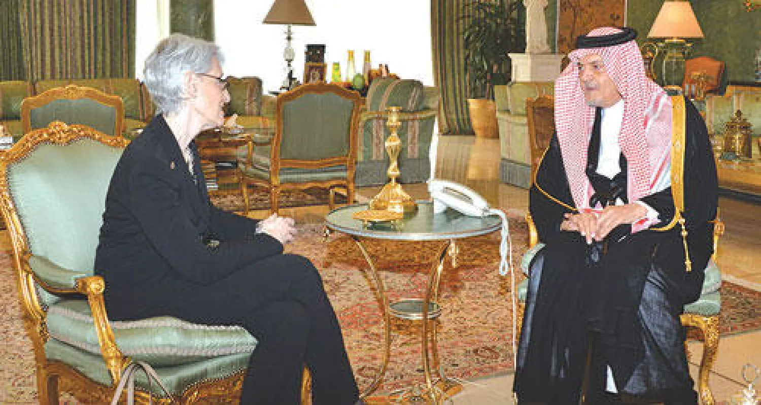 الأمير سعود الفيصل لدى لقائه وكيلة وزارة الخارجية الأميركية  في الرياض أمس (واس)