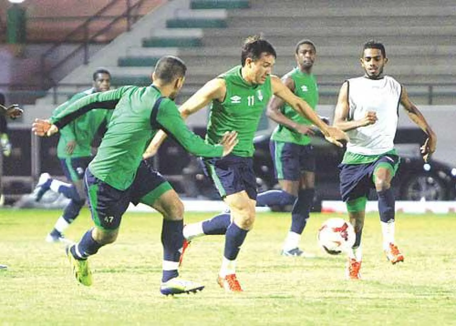 لاعبو الأهلي في اختبار سهل اليوم أمام الأنصار