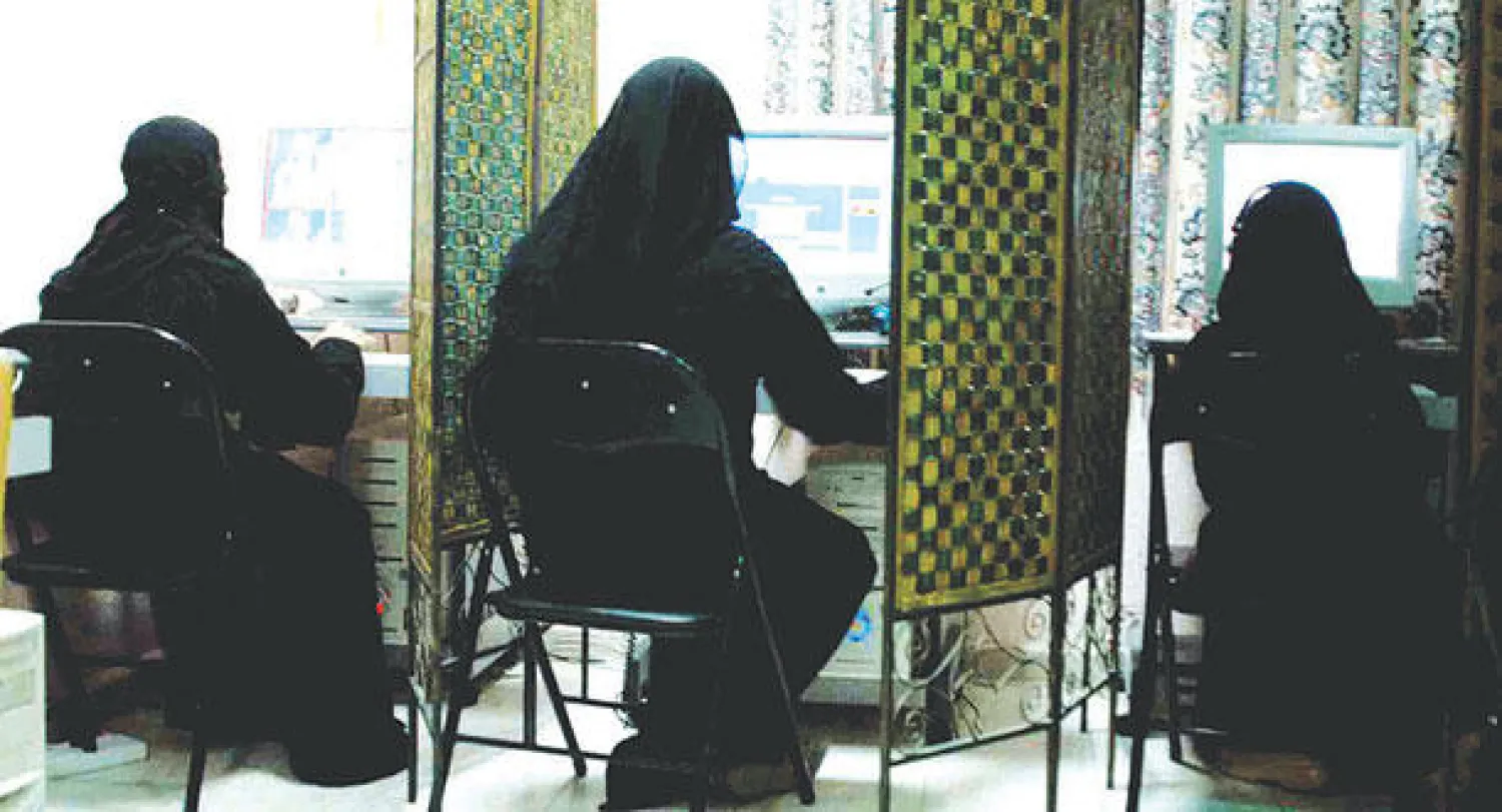 تؤكد الدراسة أن شبكات التواصل ساعدت في الانفتاح على العالم الخارجي والاستفادة من الخبرات ونشر المعرفة («الشرق الأوسط»)