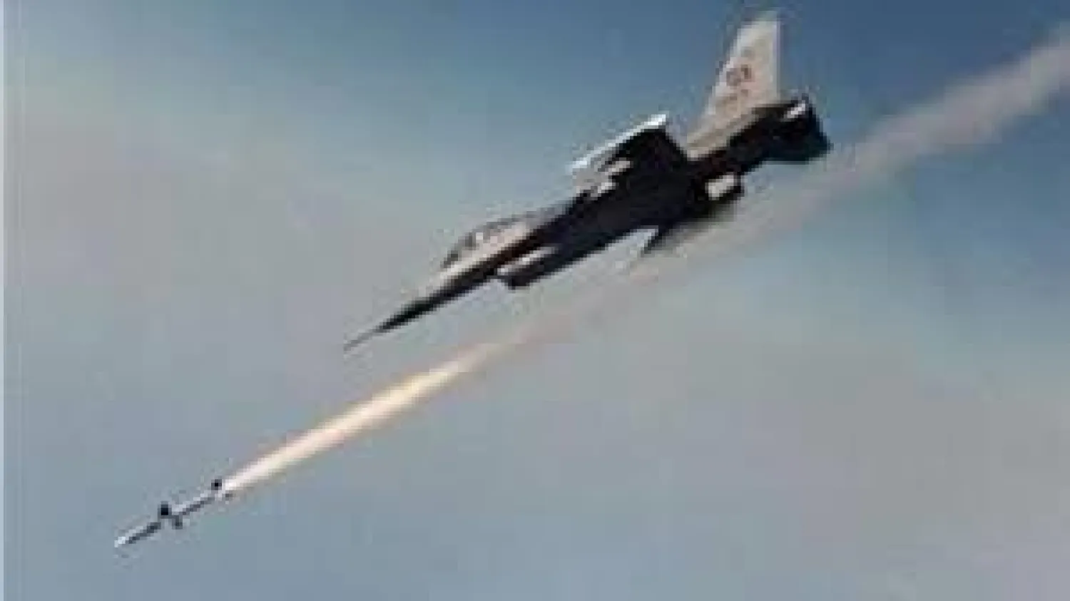 الطيران الإسرائيلي يقصف «هدفا لحزب الله» عند الحدود اللبنانية - السورية