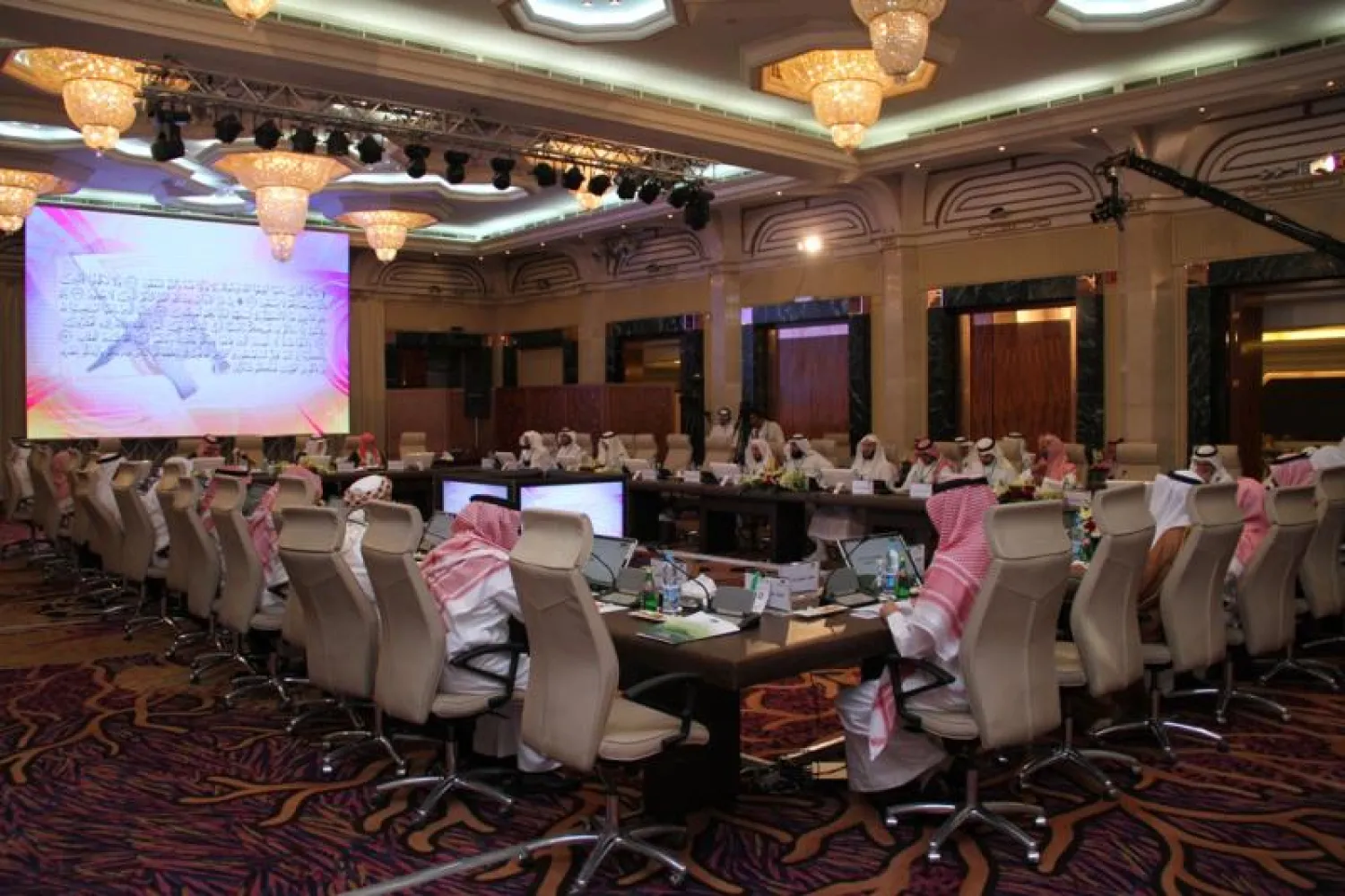 جانب من جلسات لقاء الخطاب الثقافي الثامن الذي انطلق مساء اليوم الأربعاء («الشرق الأوسط»)