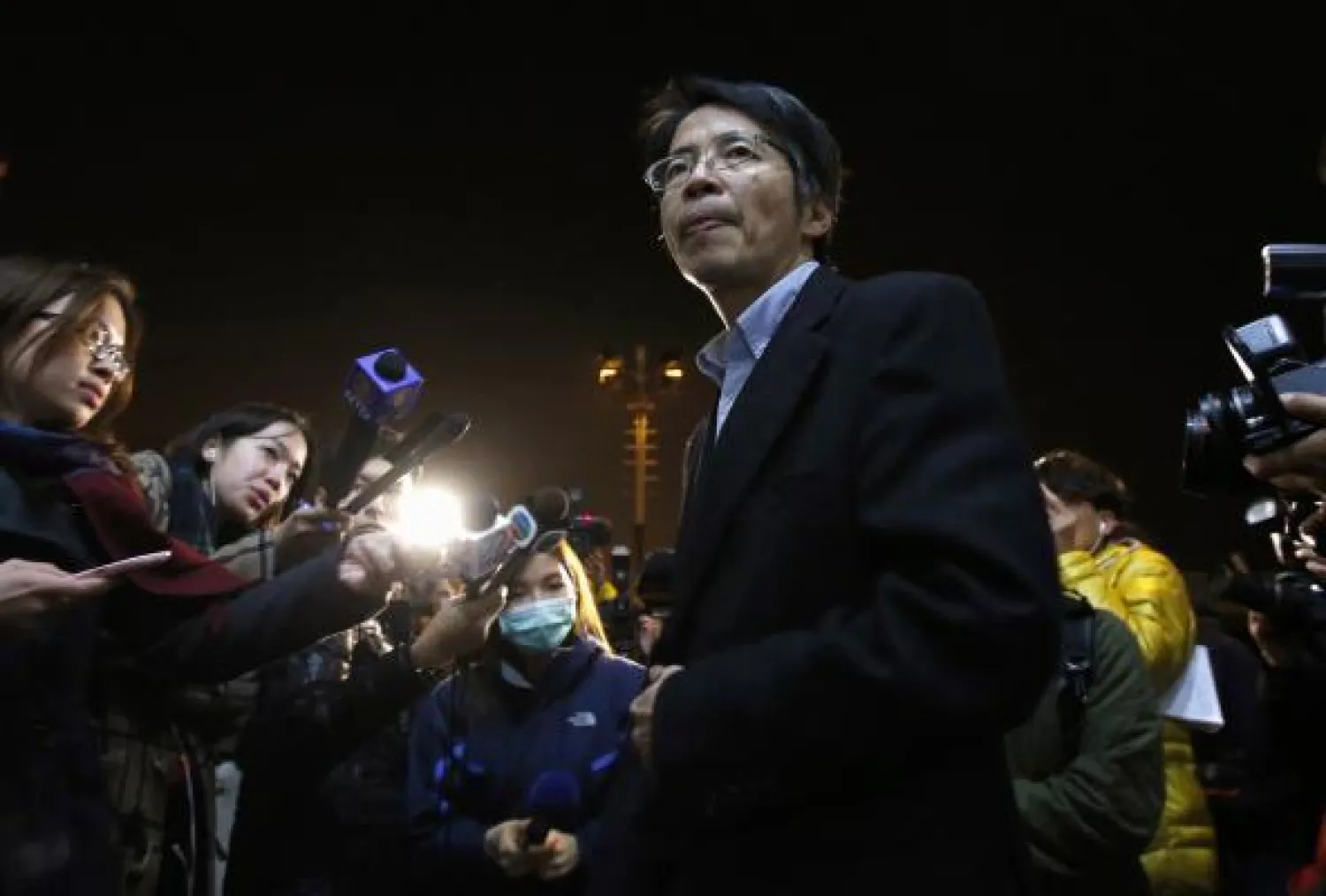 هجوم بسكين على رئيس تحرير بارز في هونغ كونغ وإصابته بالغة