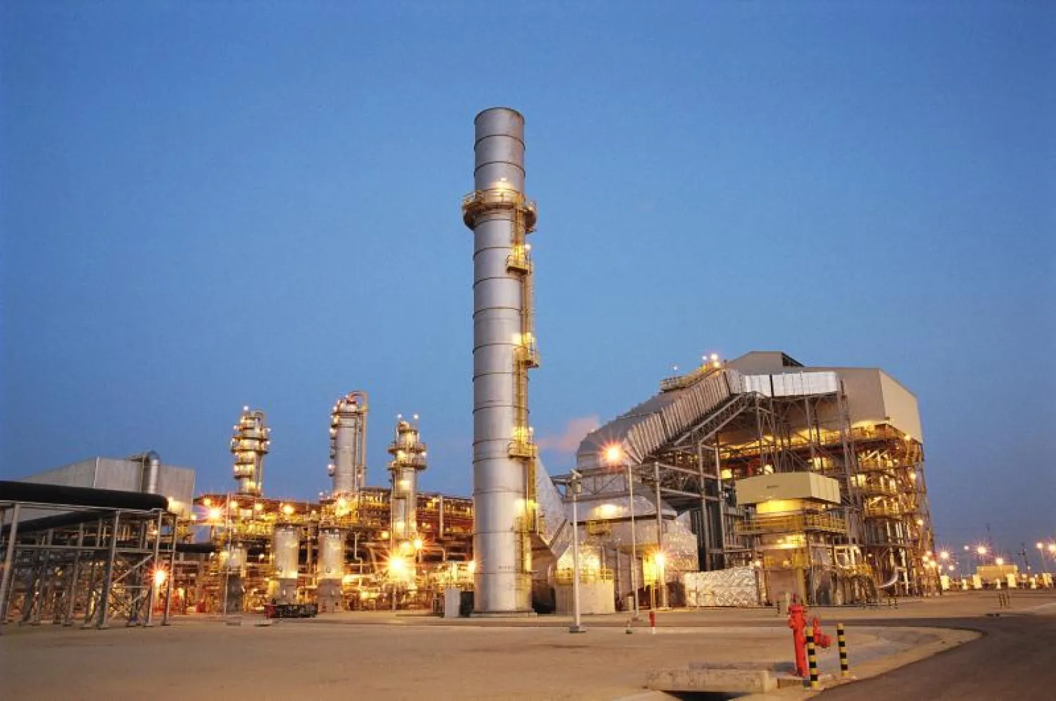 الاستثمار في الصناعات البتروكيماوية تتزايد في دول الخليج وسط مطالب العناية بالبيئة («الشرق الأوسط»)