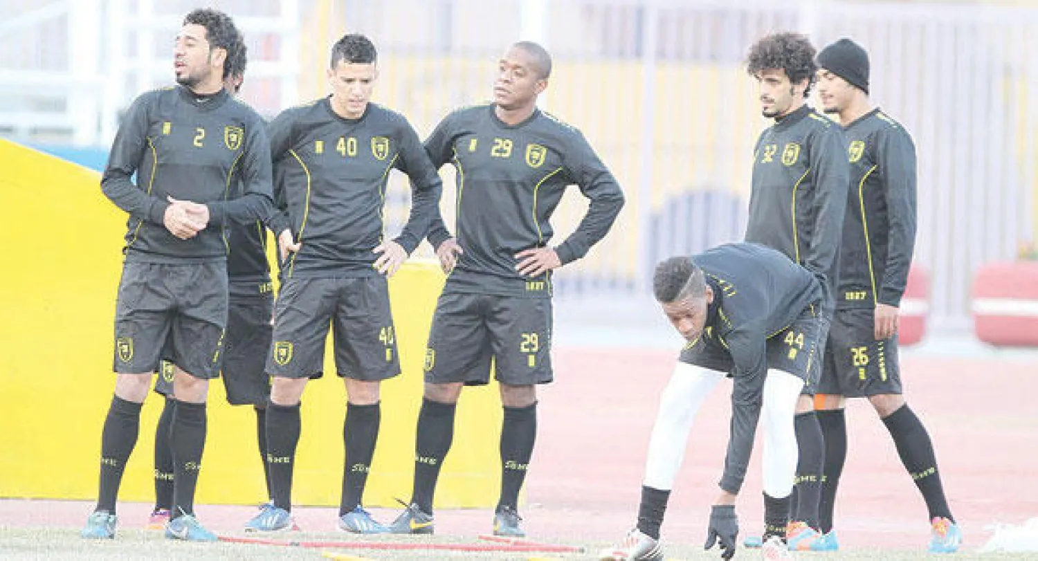 من تدريبات الاتحاد في إيران أمس