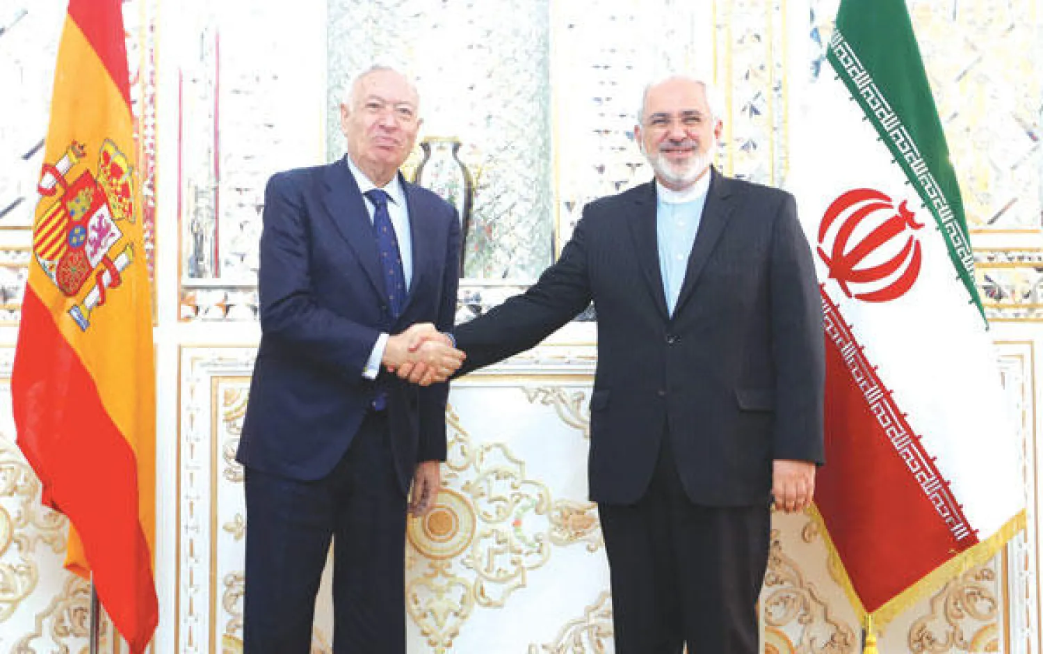 وزير الخارجية الإيراني يستقبل نظيره الإسباني في طهران أمس (إ. ب. أ)