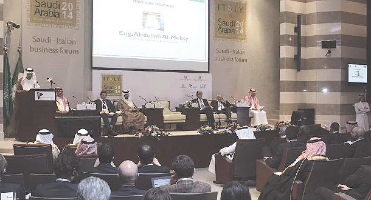 جانب من منصة لقاء الوفد الإيطالي بقطاع الأعمال السعودي بمجلس الغرف في الرياض (تصوير: عبدالله الشيخي)