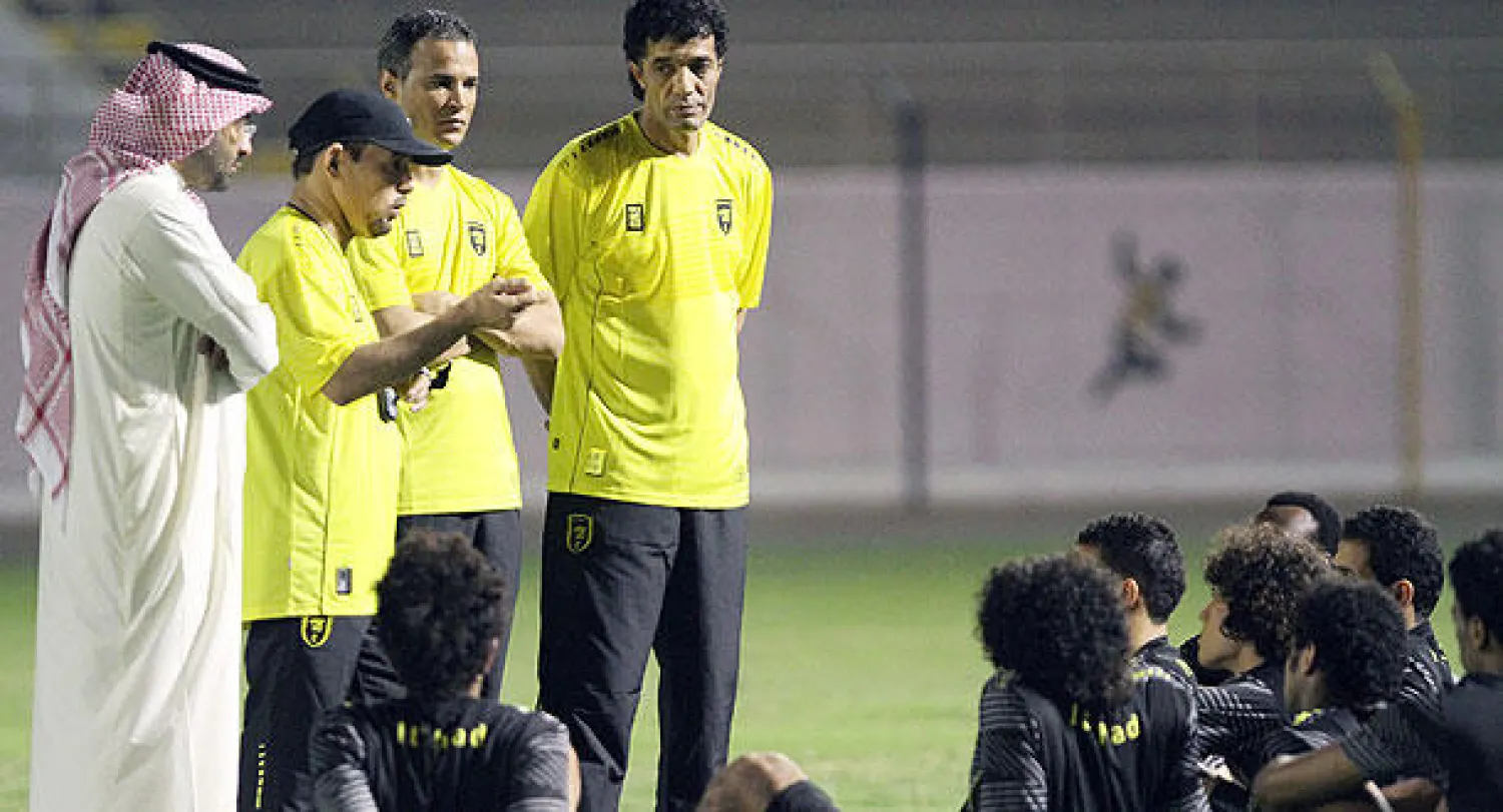 القروني في محاضرة فنية للاعبي الاتحاد