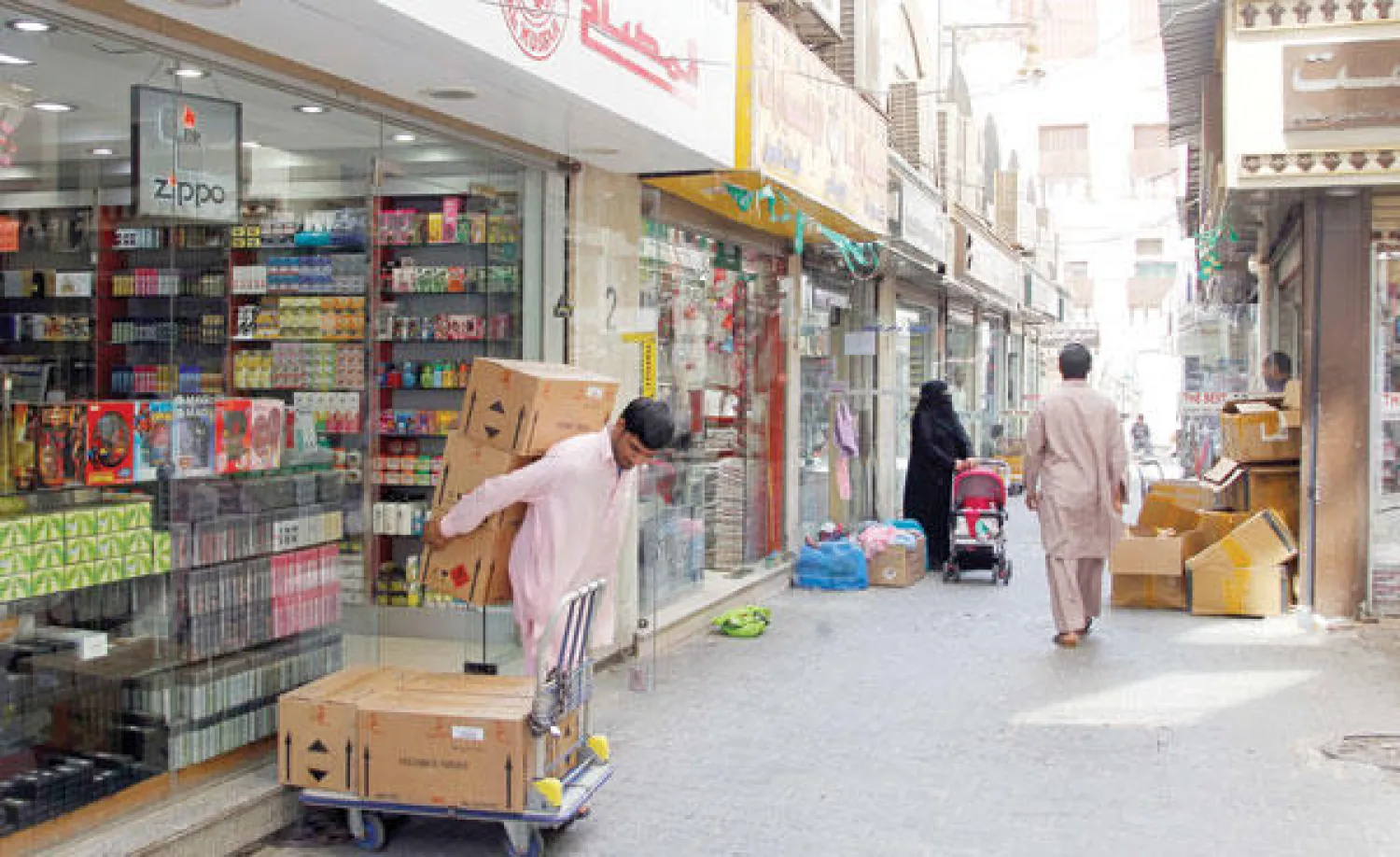 سوق الخاسكية وشارع قابل والمنطقة الغربية من البلد هي مركز التجارة الحقيقي لبيع الجملة (تصوير: عبد الله آل محسن)