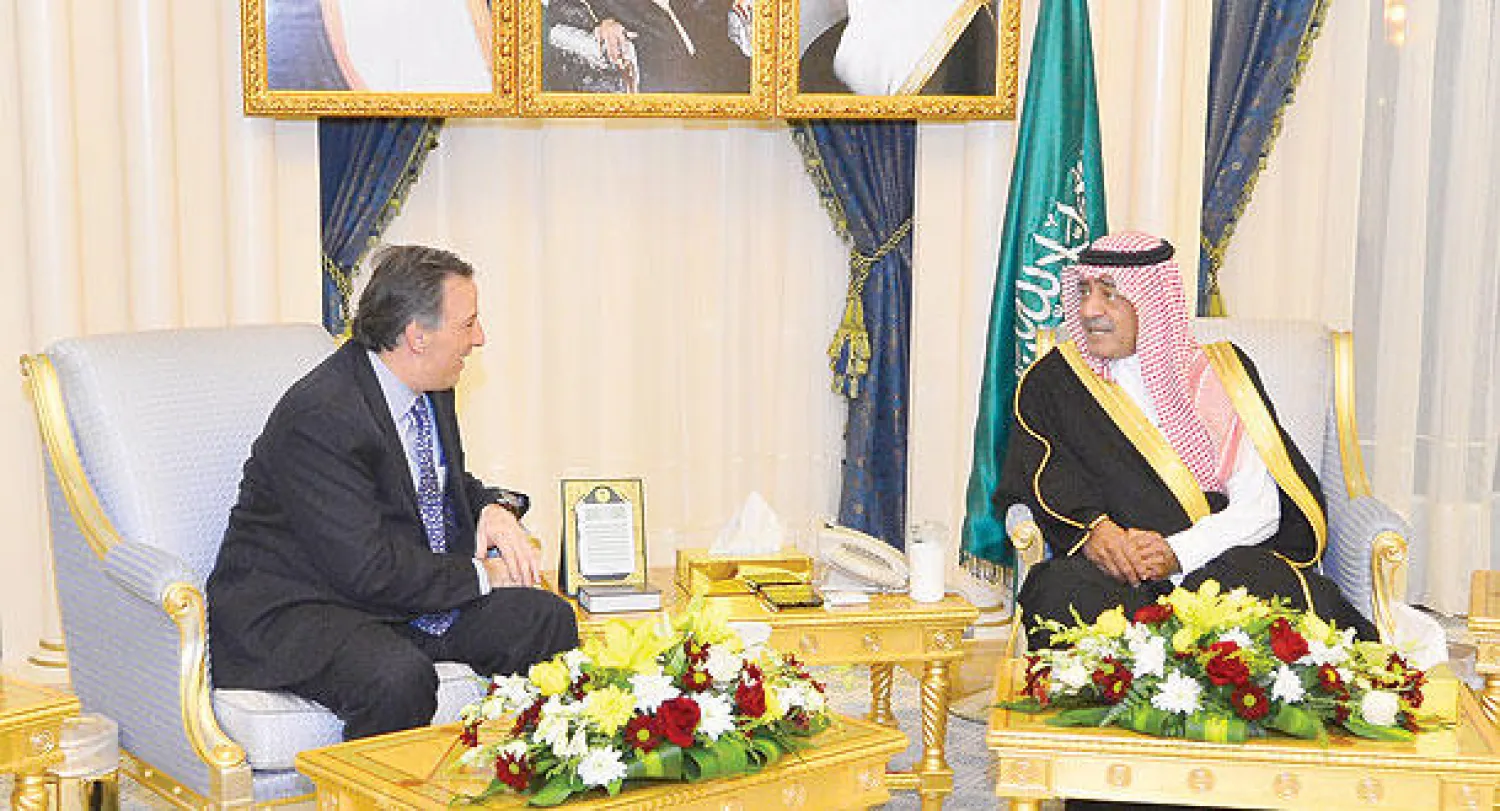 النائب الثاني خلال لقائه وزير الخارجية المكسيكي في قصره بالرياض مساء أمس (واس)