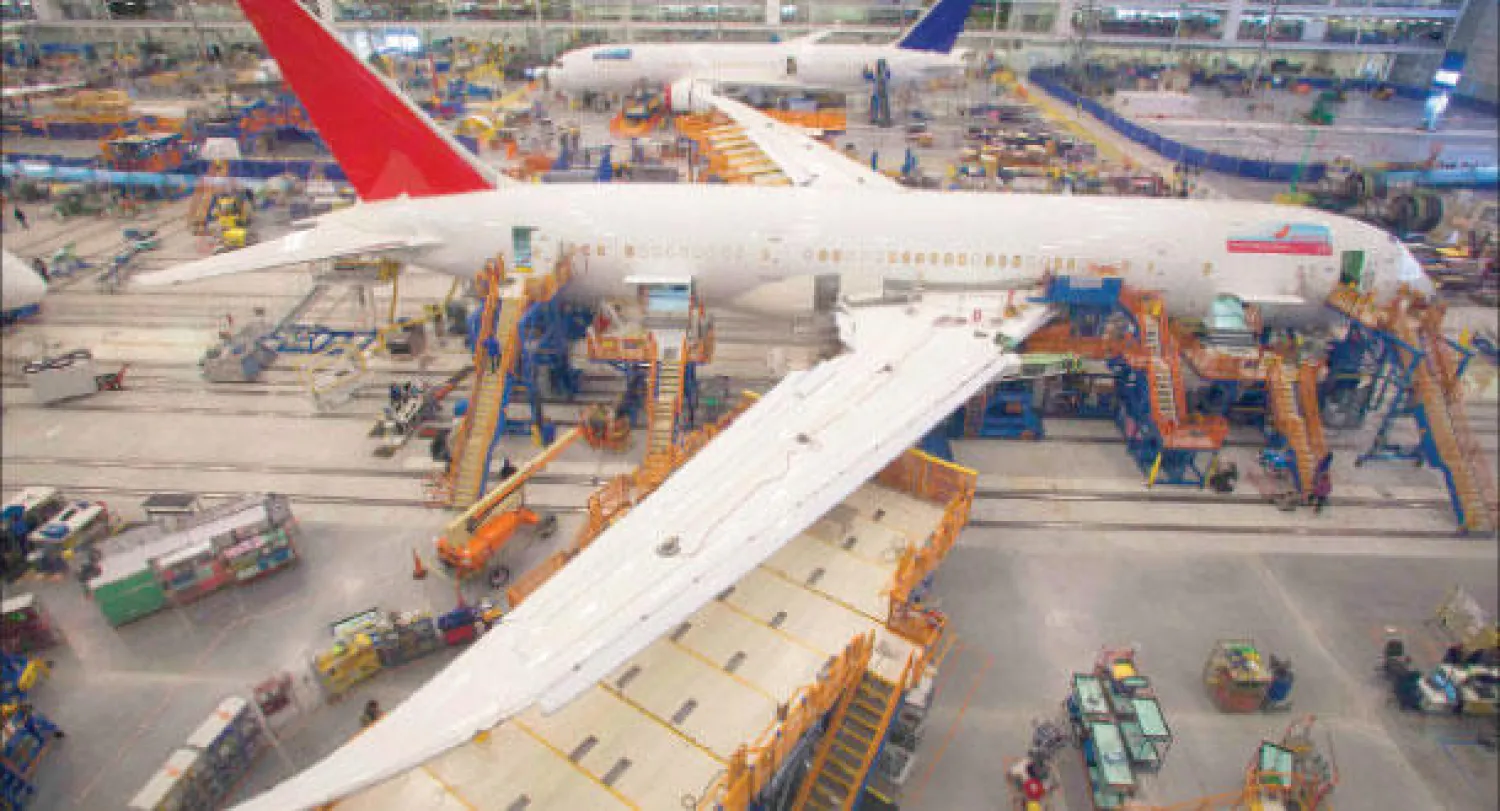لقطة لخط إنتاج الطائرة «بوينغ 787 دريملاينر» (رويترز)