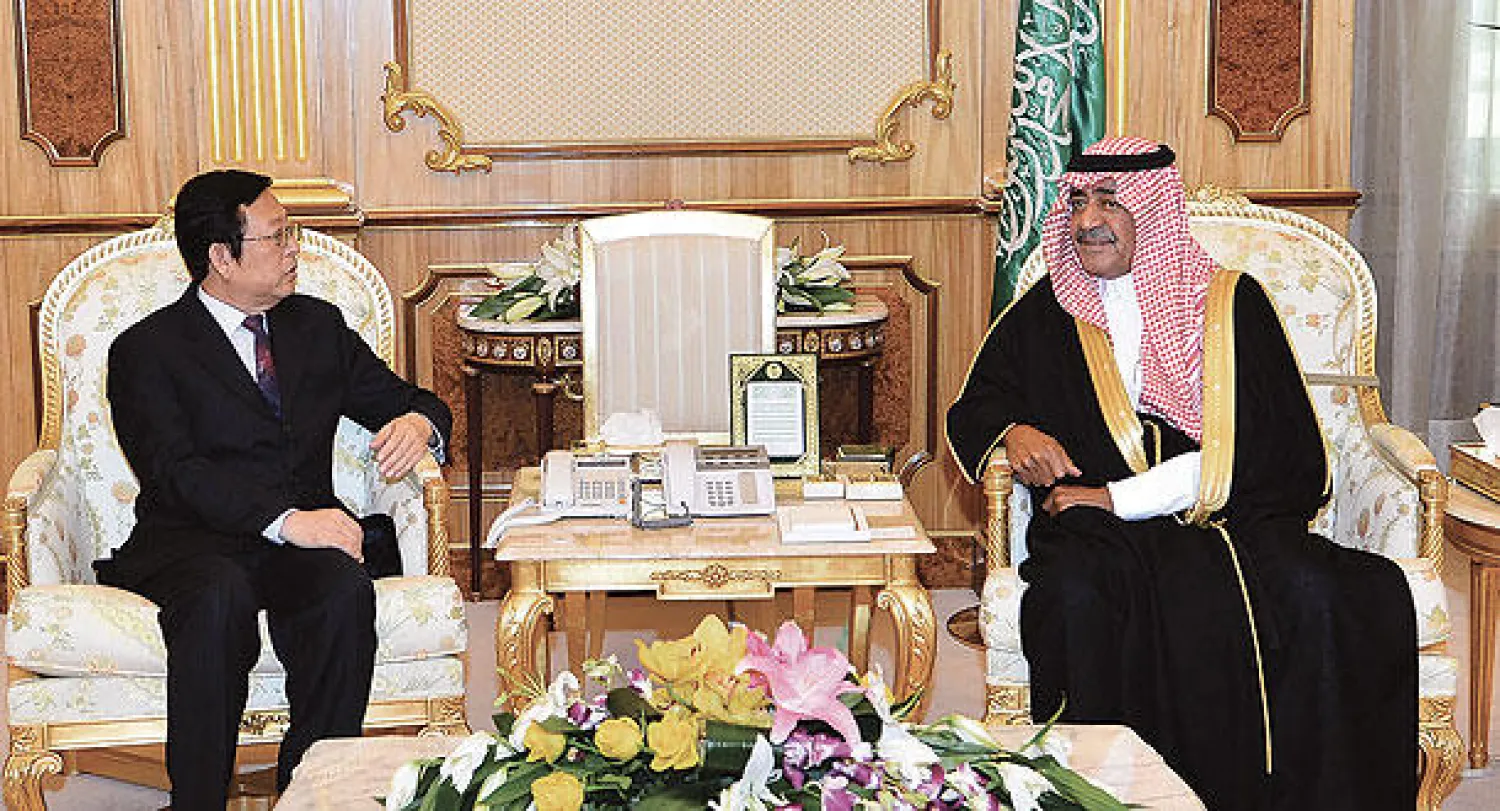 النائب الثاني خلال استقباله سفير الصين الشعبية لدى السعودية في قصر اليمامة أمس (واس)