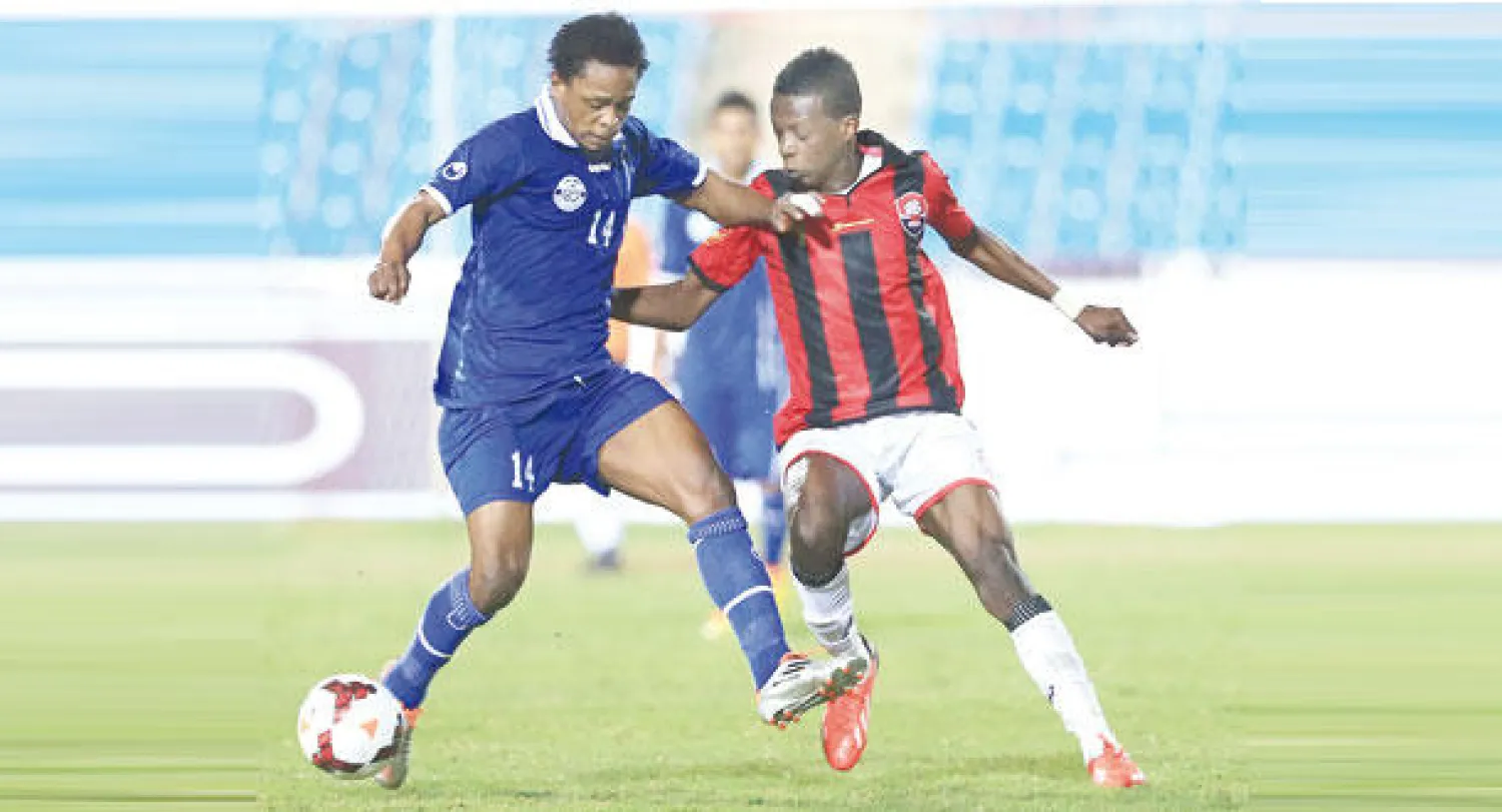 من مباراة الرائد وصحم العماني أمس