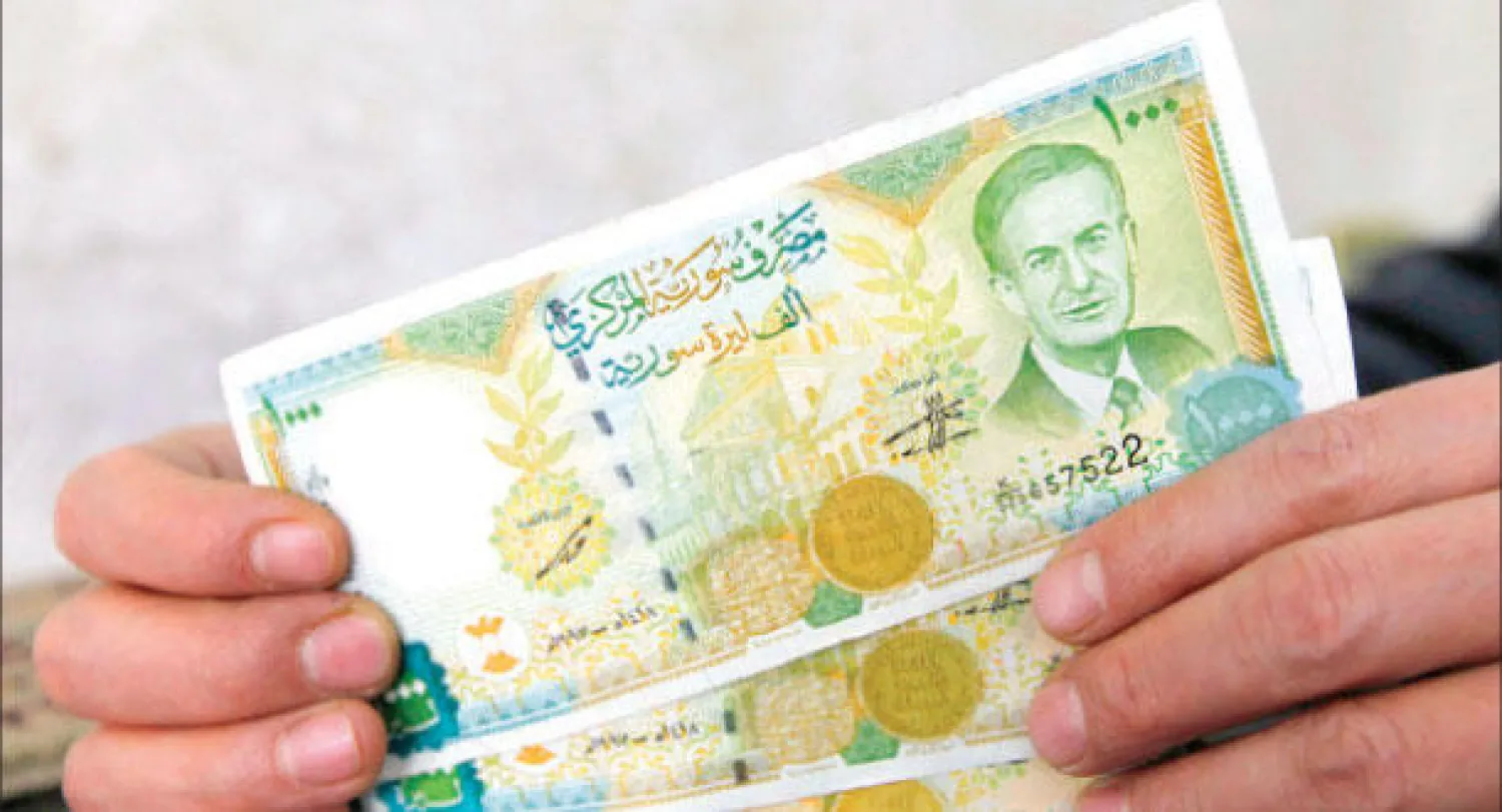 أدت الحرب القائمة في سوريا إلى انهيار العملة المحلية («الشرق الأوسط»)
