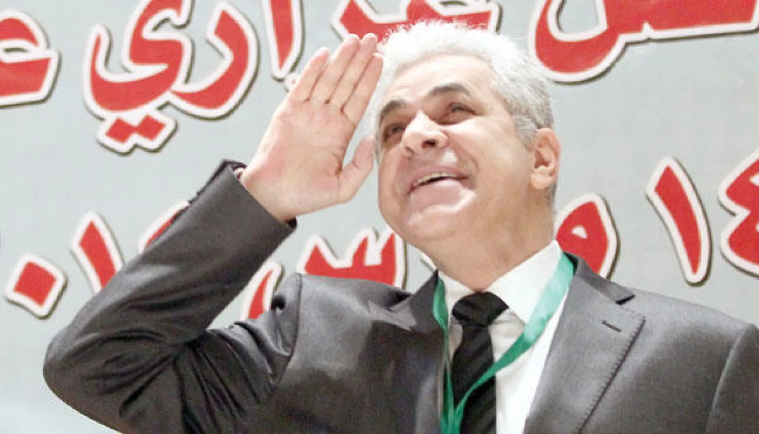 المرشح الرئاسي المحتمل حمدين صباحي، خلال المؤتمر الذي عقده أمس في نقابة الصحفيين، وسط القاهرة (أ.ف.ب)