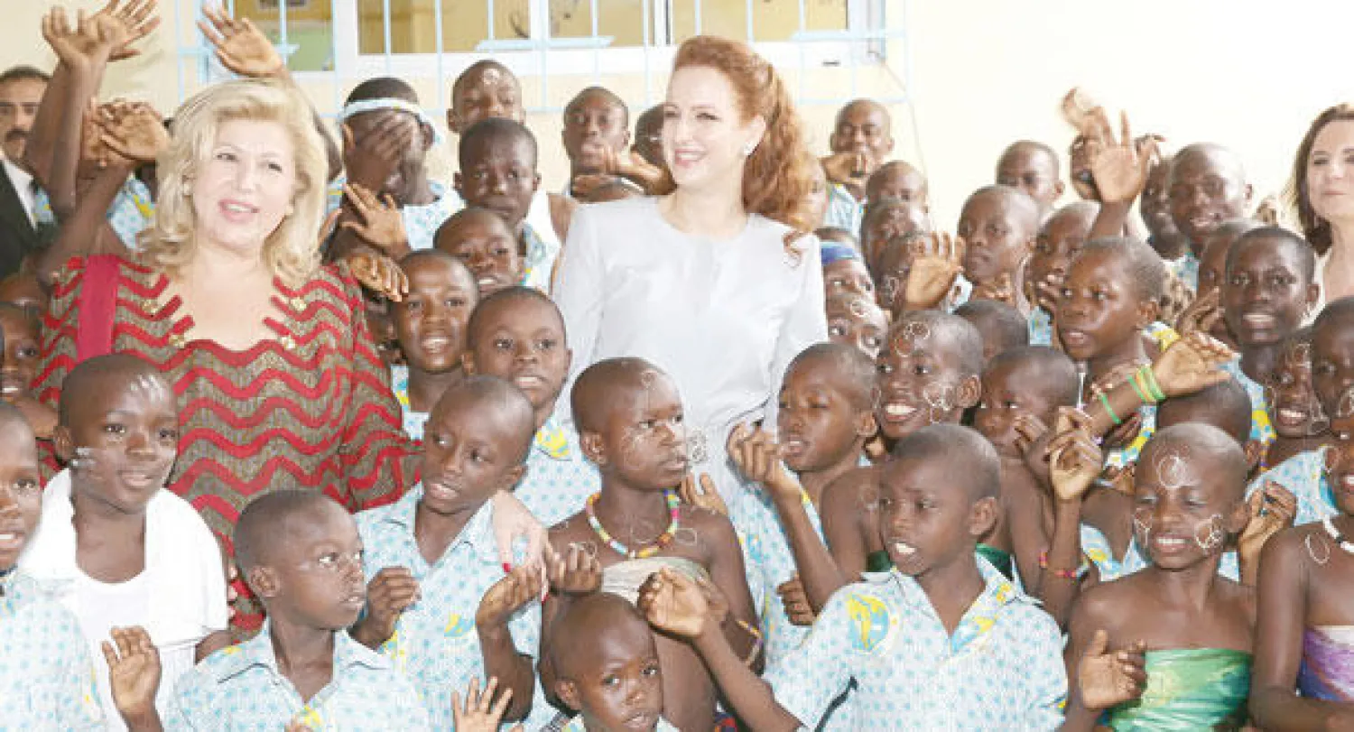 الأميرة للا سلمى خلال زيارتها للمركز ومعها السيدة الأولى في كوت ديفوار، دومينيك واتارا (ماب)