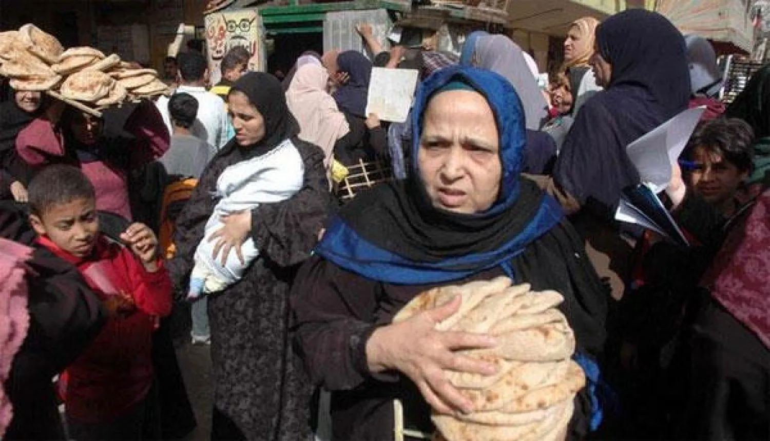 مصادر: السيسي يشكو من ارتفاع الديون لـ1.7 تريليون جنيه ويخشى نفاد صبر المصريين