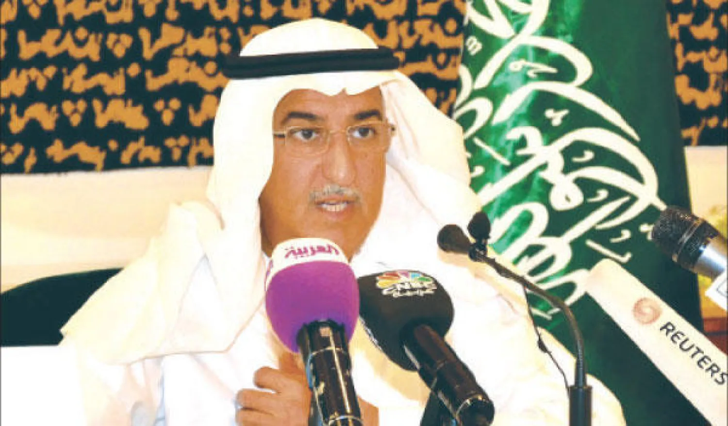 محافظ مؤسسة النقد العربي السعودي خلال حديثه في المؤتمر الصحافي أمس («الشرق الأوسط»)