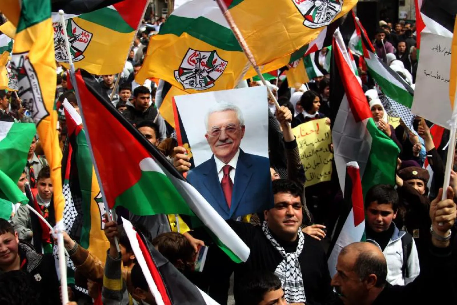 تظاهرات فلسطينية في الضفة الغربية تأييدا للرئيس عباس