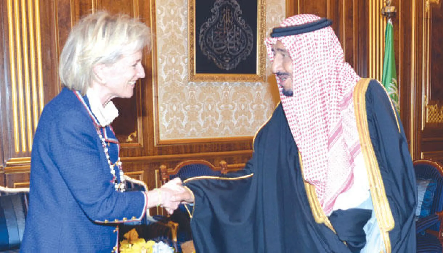 الأمير سلمان بن عبد العزيز لدى لقائه ممثلة العاهل البلجيكي  في الرياض أمس (واس)