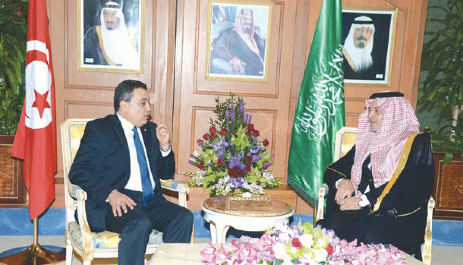 وزير الخارجية السعودي خلال لقائه أمس في الرياض رئيس الوزراء التونسي (واس)