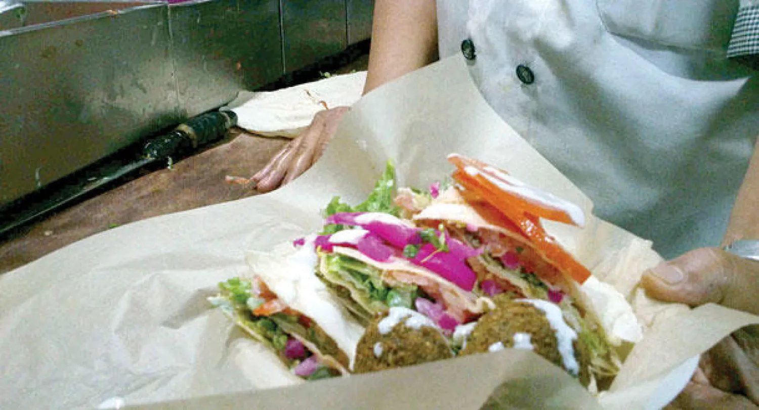 الفلافل وتحضيرها بطريقة الصحن والمسماة فلافل عربي