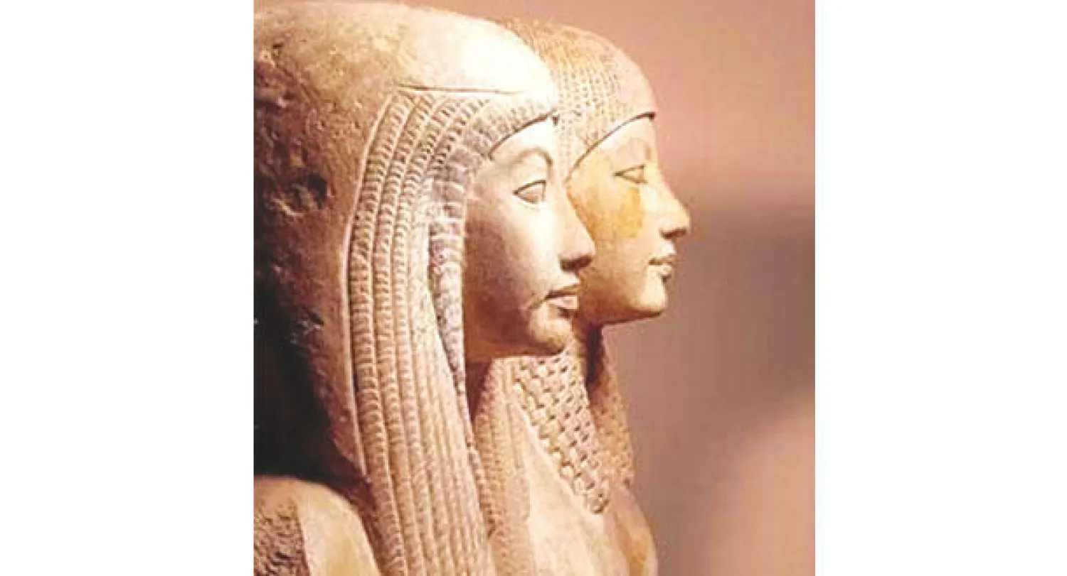 مصريات يأخذهن الحنين إلى صورة المرأة في العصر الفرعوني