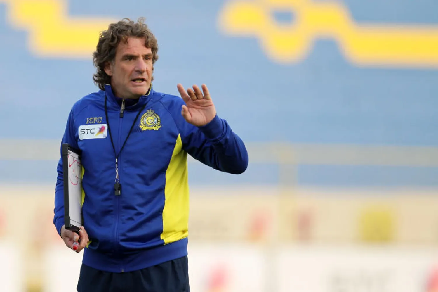 نادي قطر يعلن نيته التعاقد مع مدرب النصر كارينيو